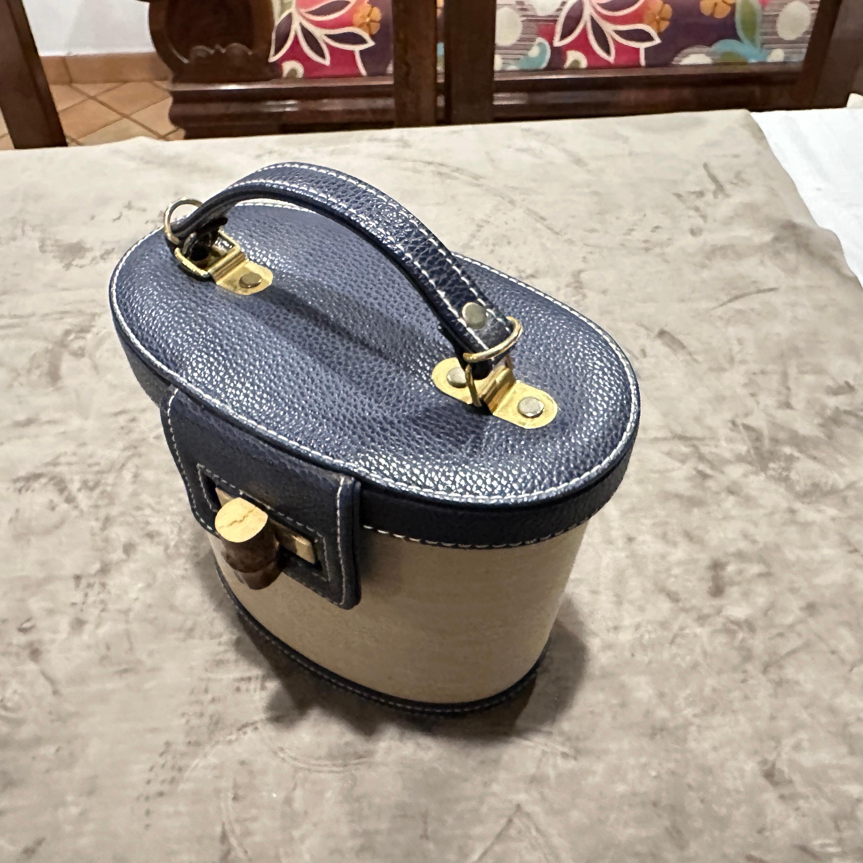 1960er Jahre Vintage Blaues Leder Bambus und Messing Italienische Top Handle Tasche im Angebot 9