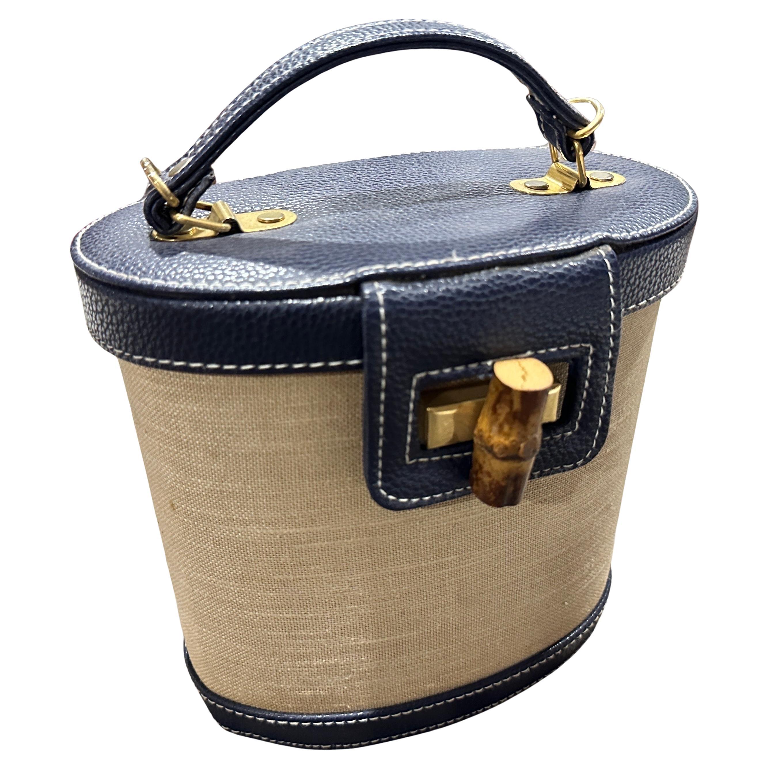1960er Jahre Vintage Blaues Leder Bambus und Messing Italienische Top Handle Tasche im Angebot
