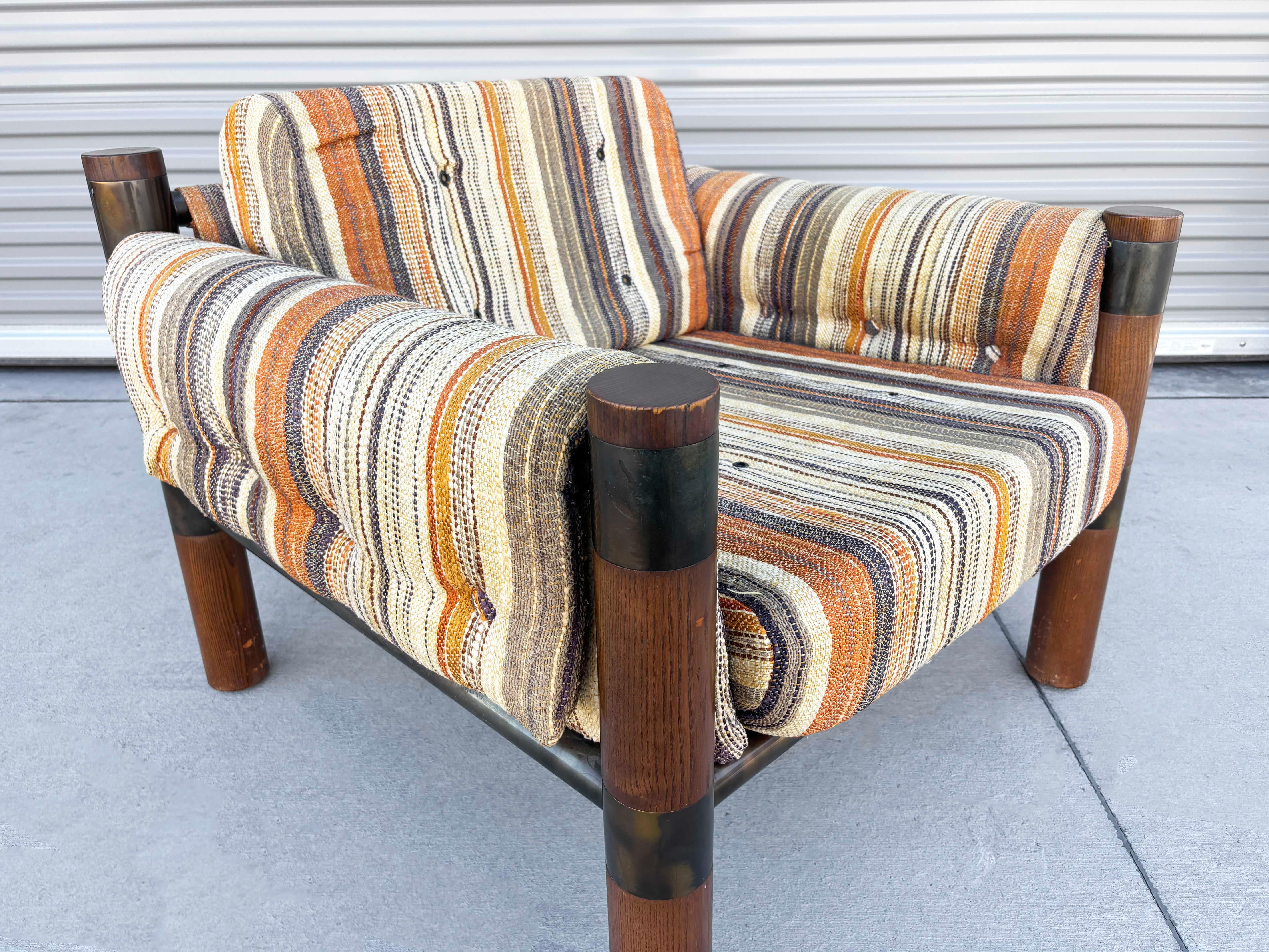 Silla de salón vintage de latón y roble de los años 60 en venta 3