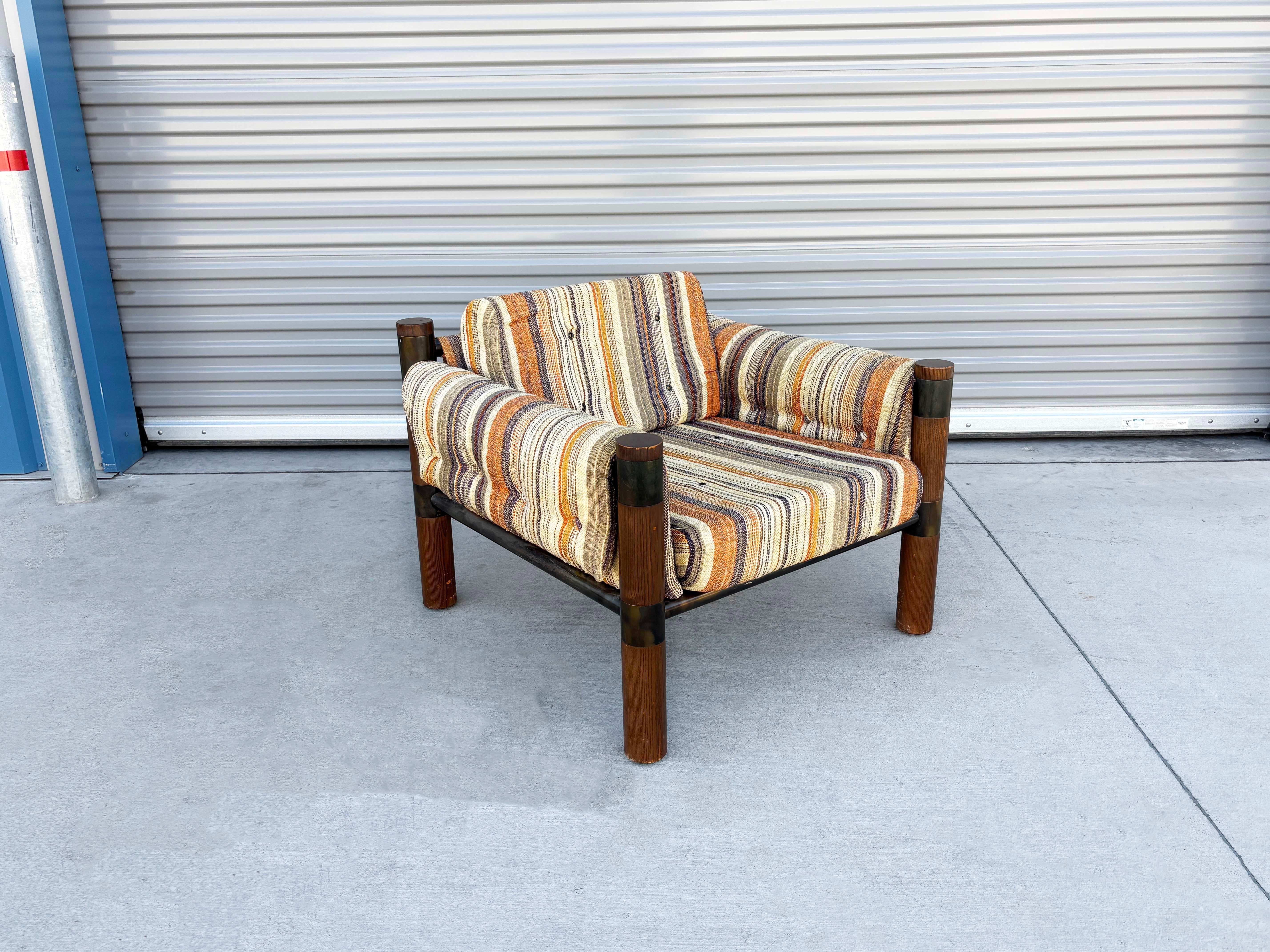 Silla de salón vintage de latón y roble de los años 60 Moderno de mediados de siglo en venta