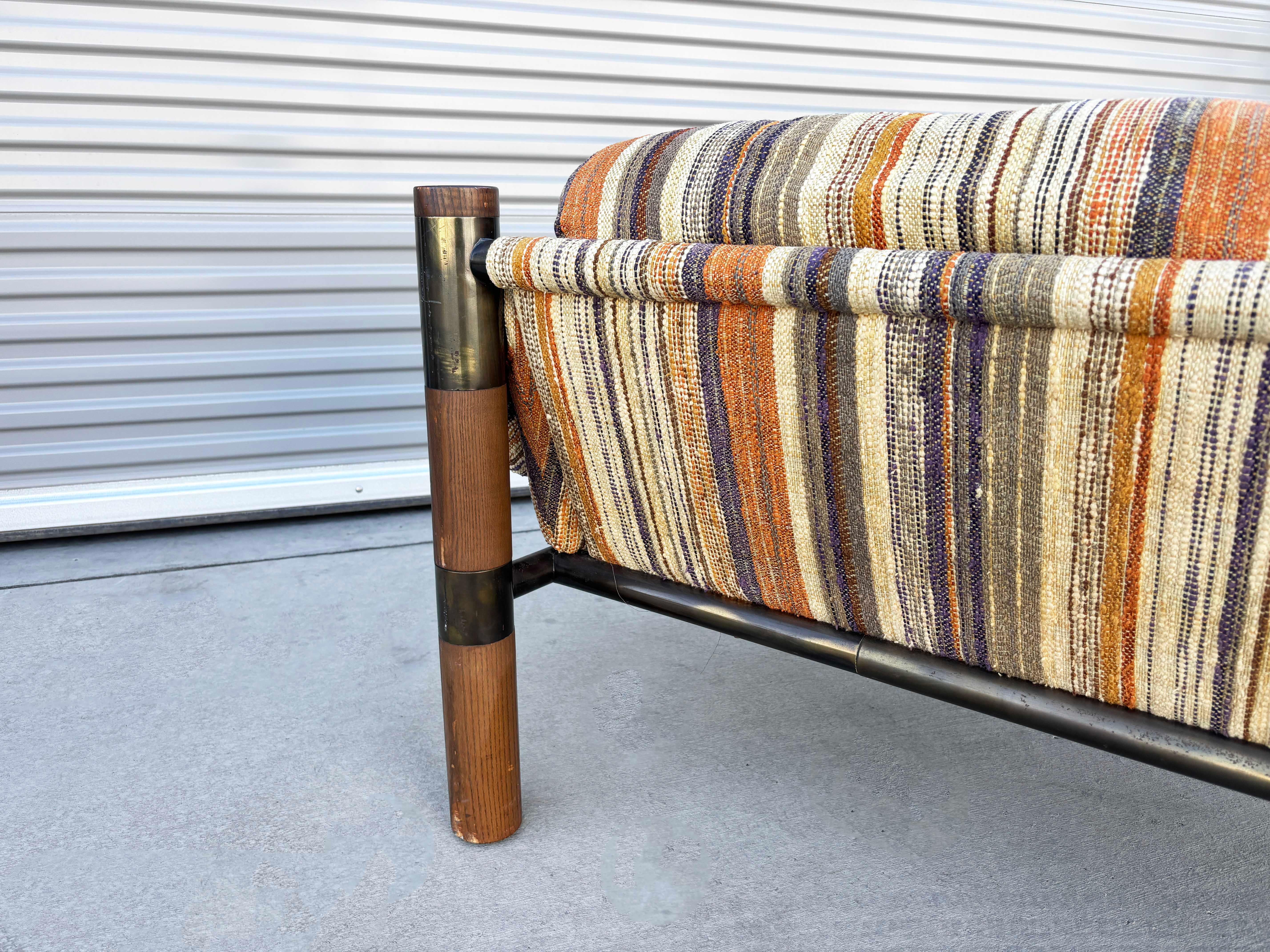 Divano Safari in ottone e quercia vintage del 1960 in vendita 1