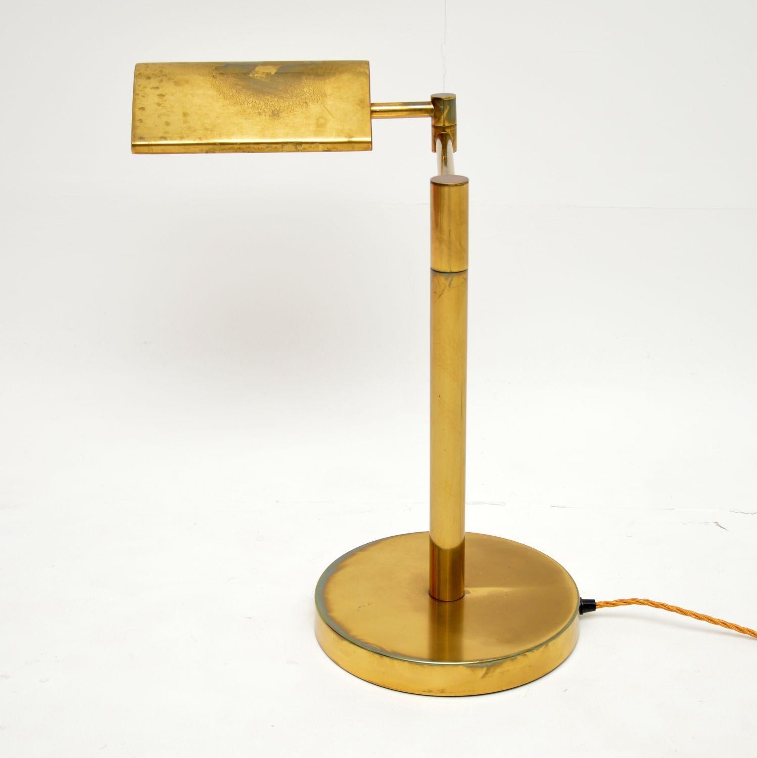 Mid-Century Modern Lampe de bureau vintage en laiton des années 1960 en vente