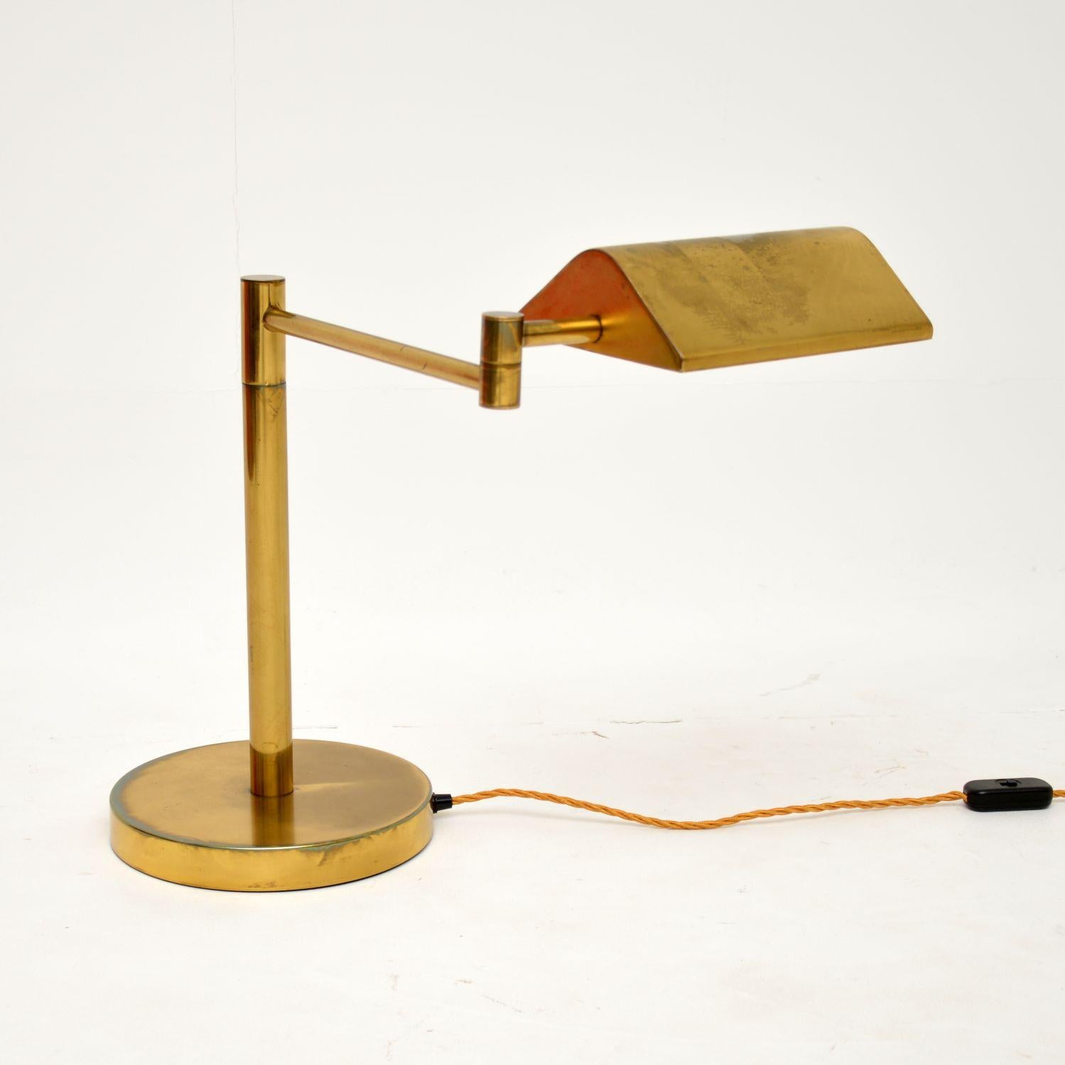 Milieu du XXe siècle Lampe de bureau vintage en laiton des années 1960 en vente