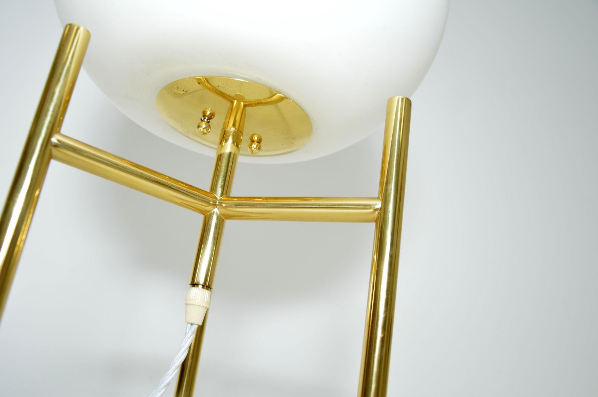 1960s Vintage Brass and Glass Table Lamp In Good Condition For Sale In London, GB
