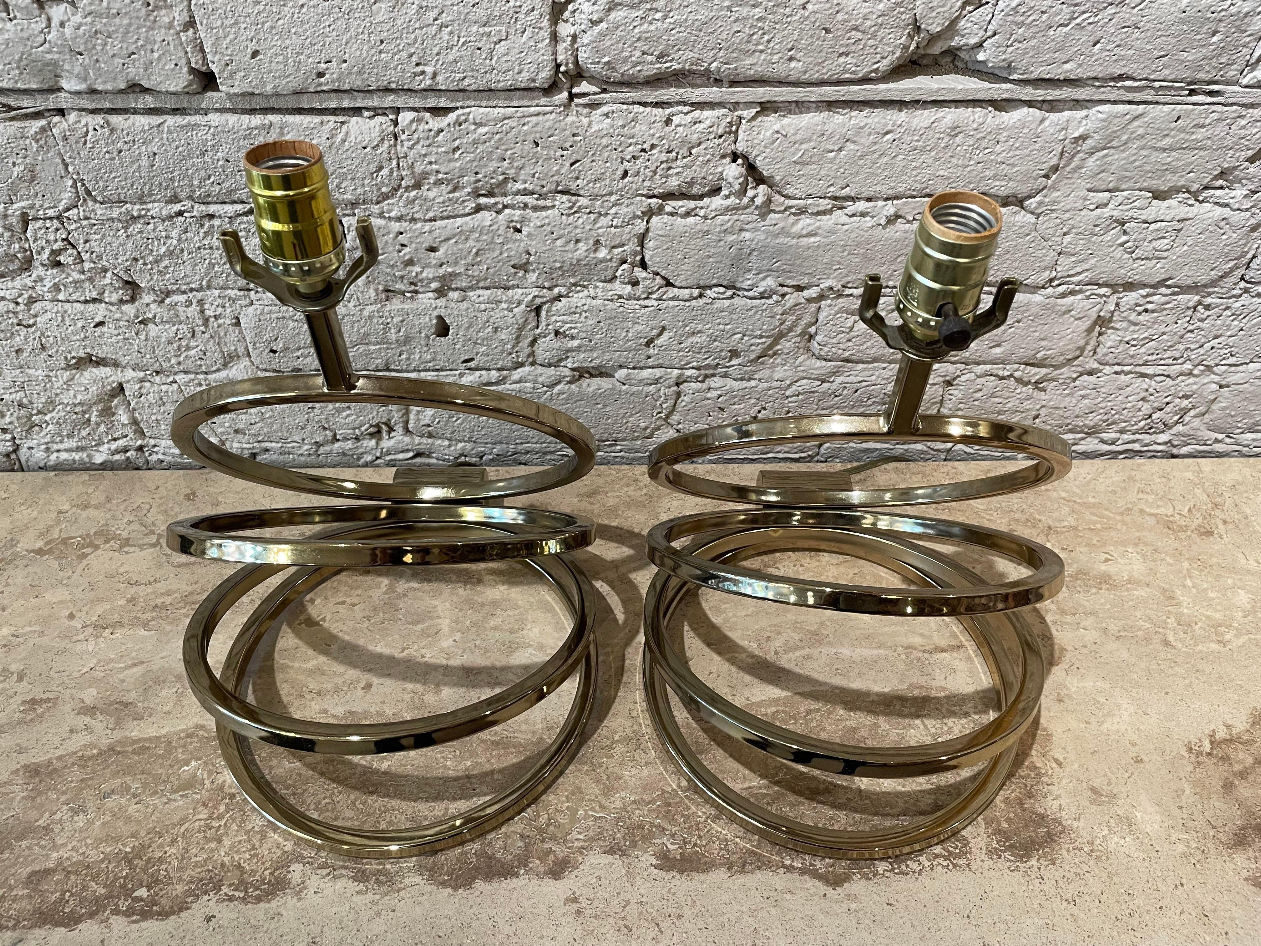 1960s Hollywood Regency Mid Century Vintage Brass Spiral Lamps - a Pair In Good Condition For Sale In Chicago, IL