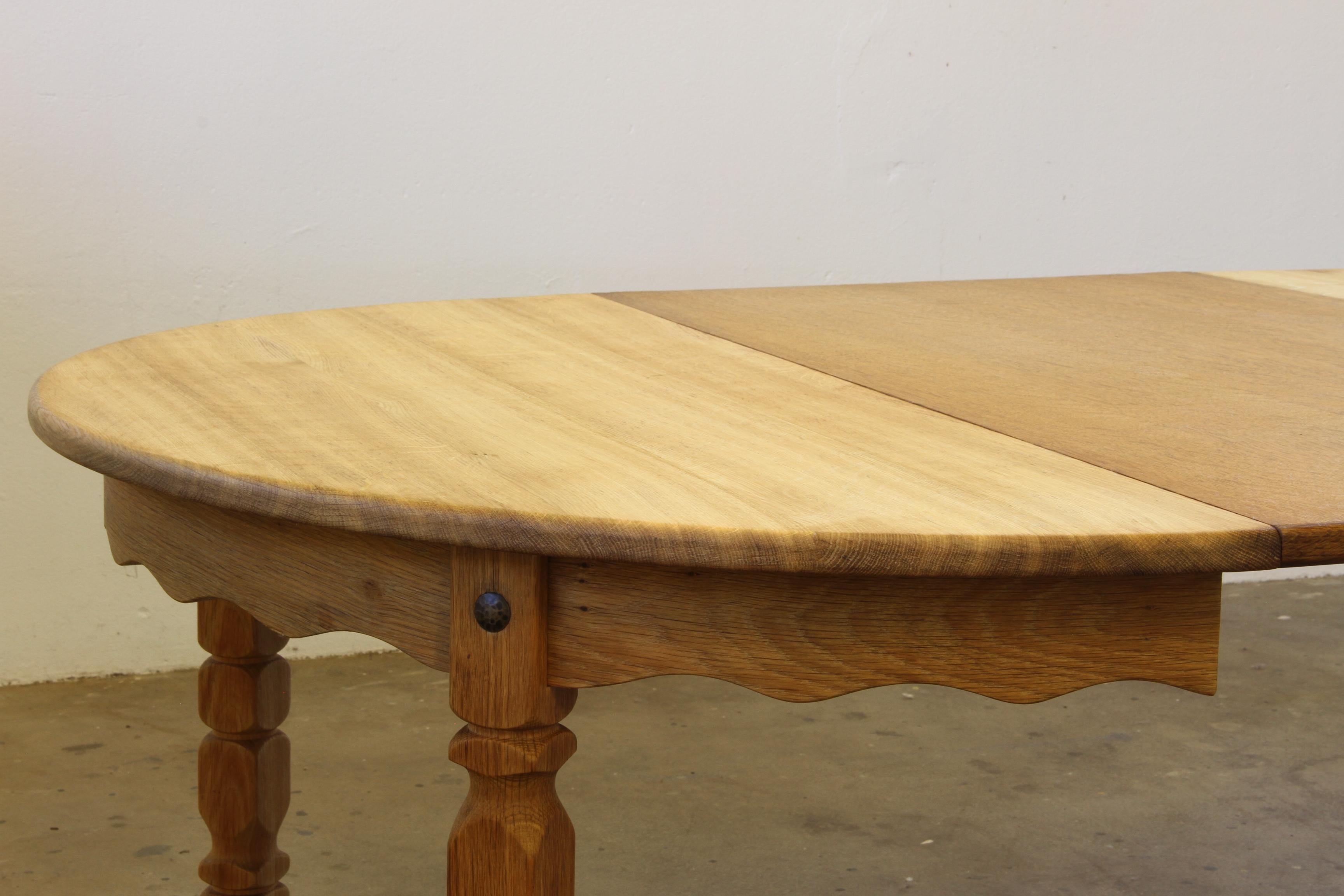 1960s Vintage Brutalist Danish Extending Oak Dining table style Henning Kjærnulf For Sale 6