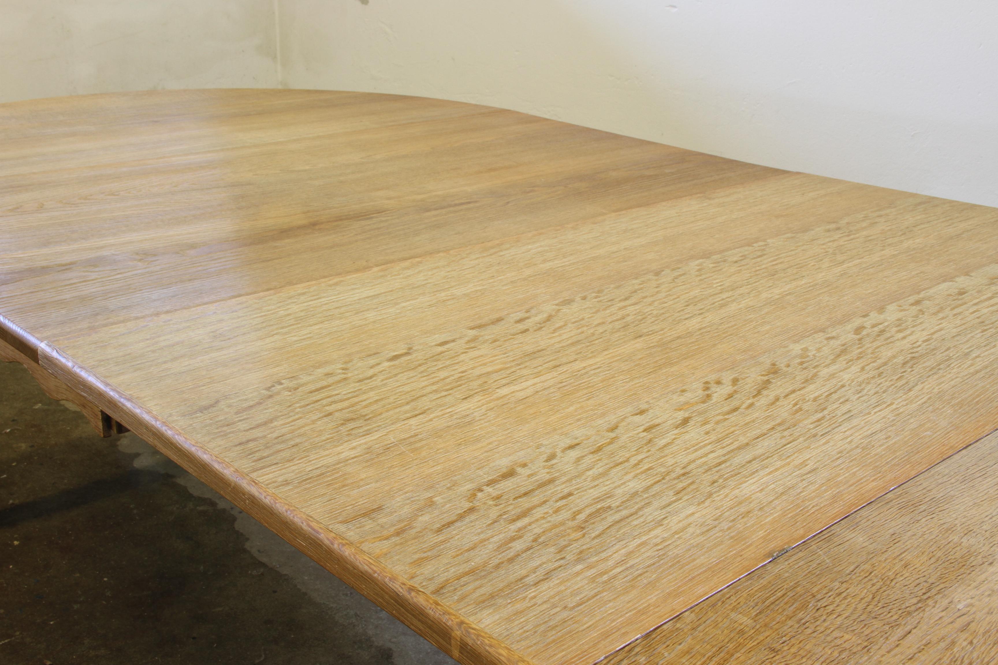 1960s Vintage Brutalist Danish Extending Oak Dining table style Henning Kjærnulf For Sale 6