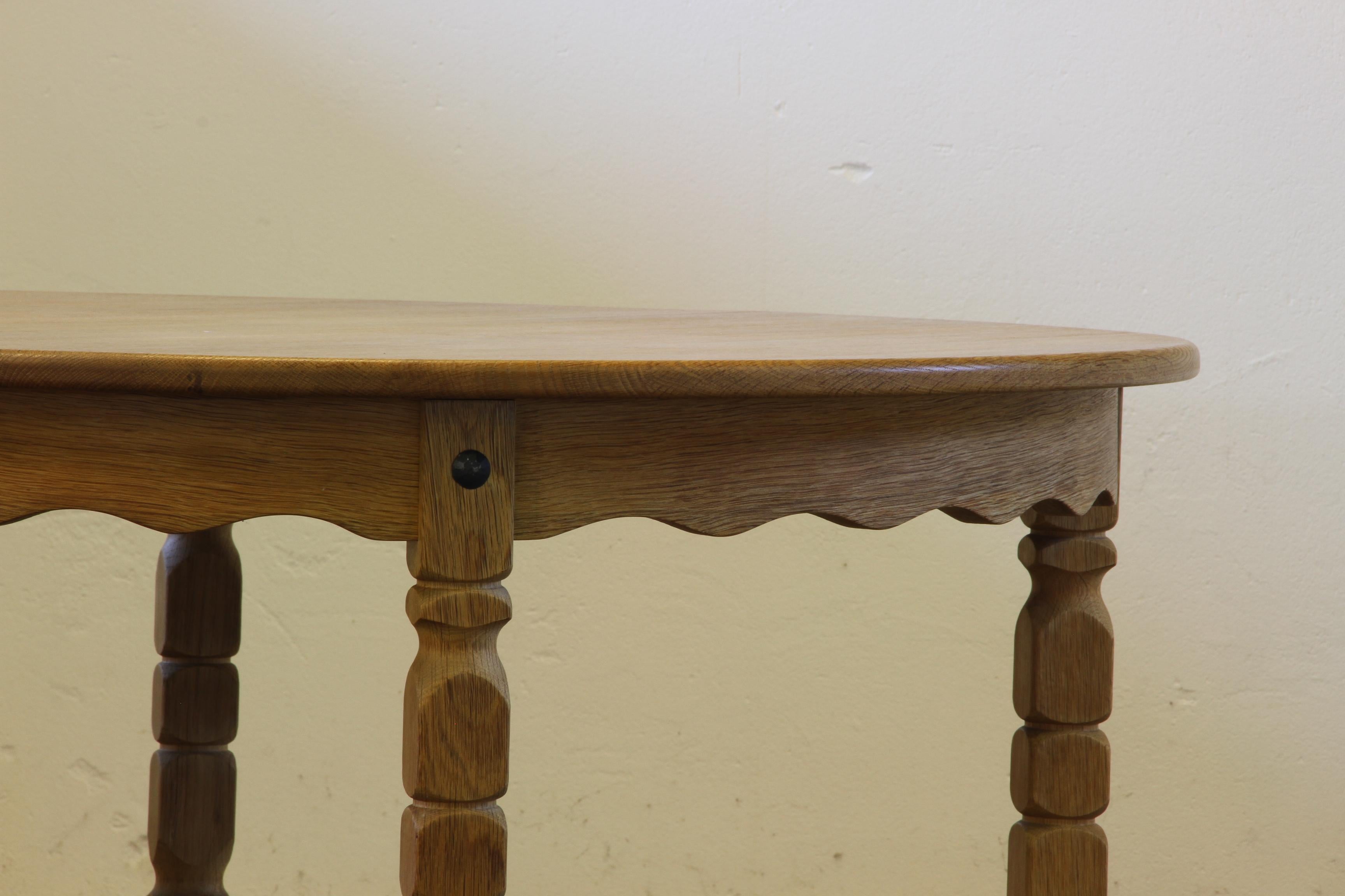 1960s Vintage Brutalist Danish Extending Oak Dining table style Henning Kjærnulf For Sale 9