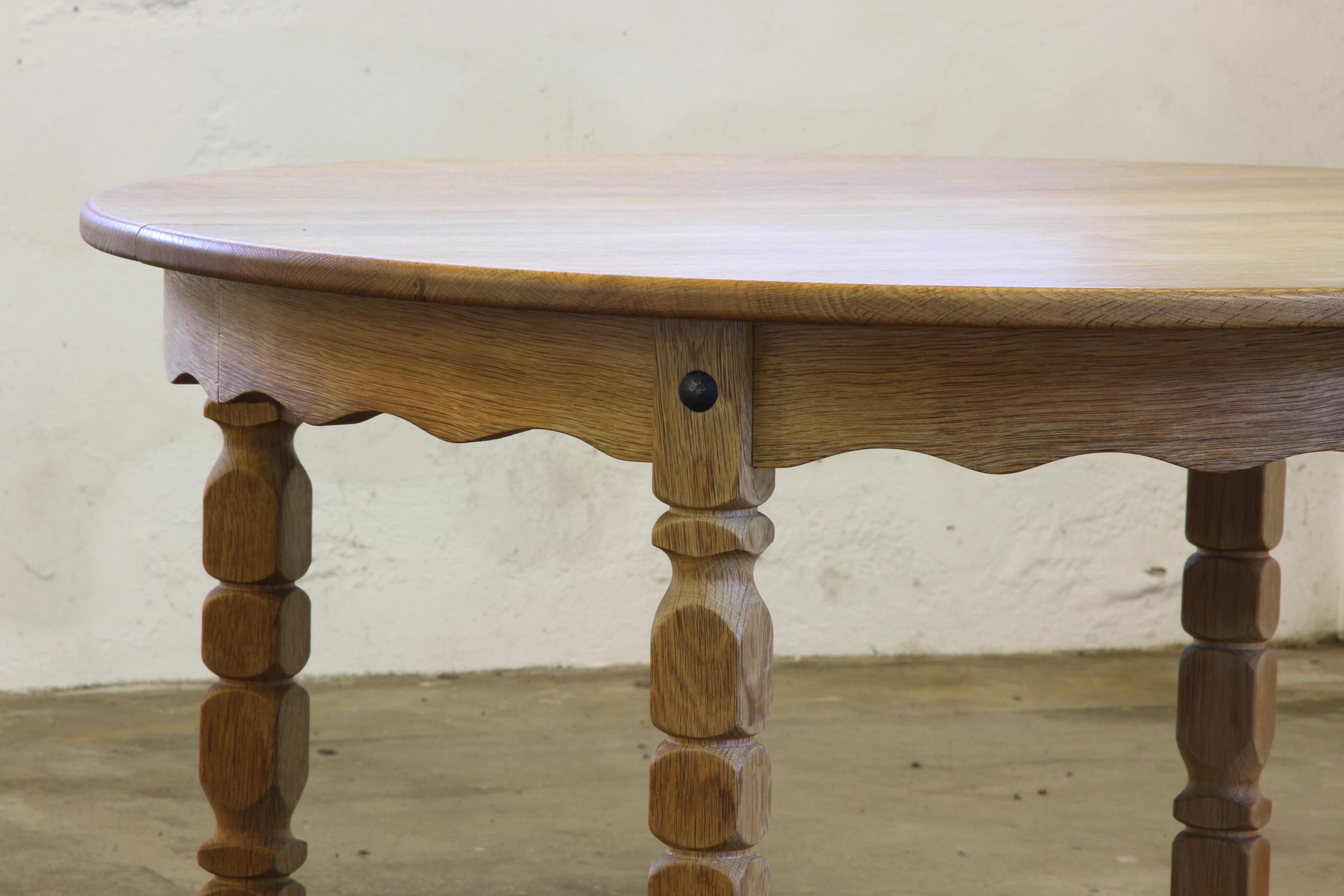 1960s Vintage Brutalist Danish Extending Oak Dining table style Henning Kjærnulf For Sale 10