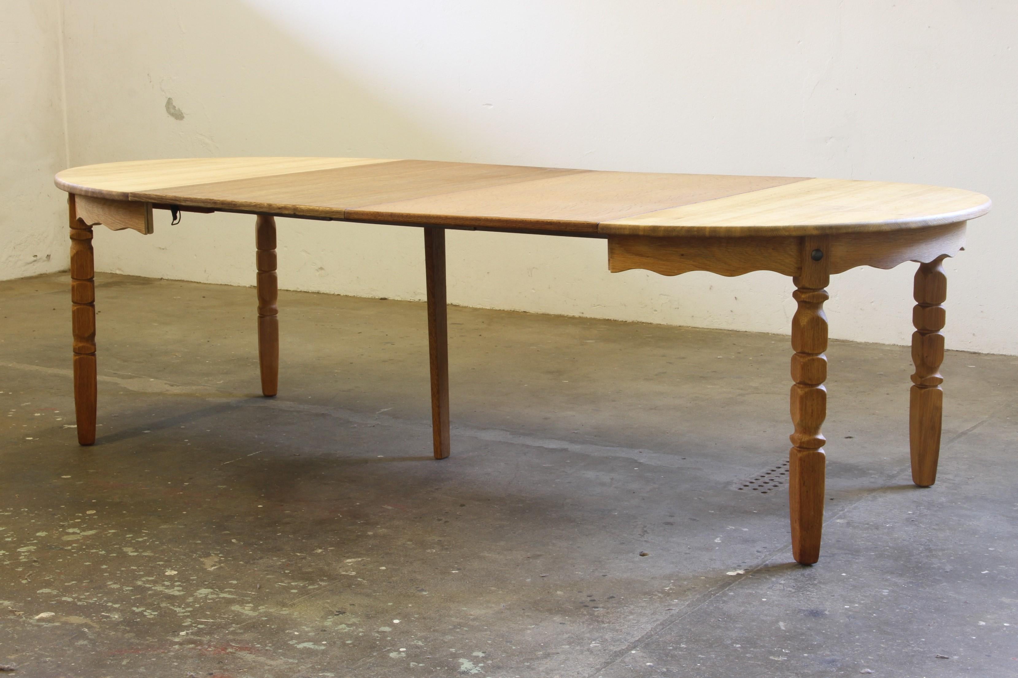 1960s Vintage Brutalist Danish Extending Oak Dining table style Henning Kjærnulf For Sale 13