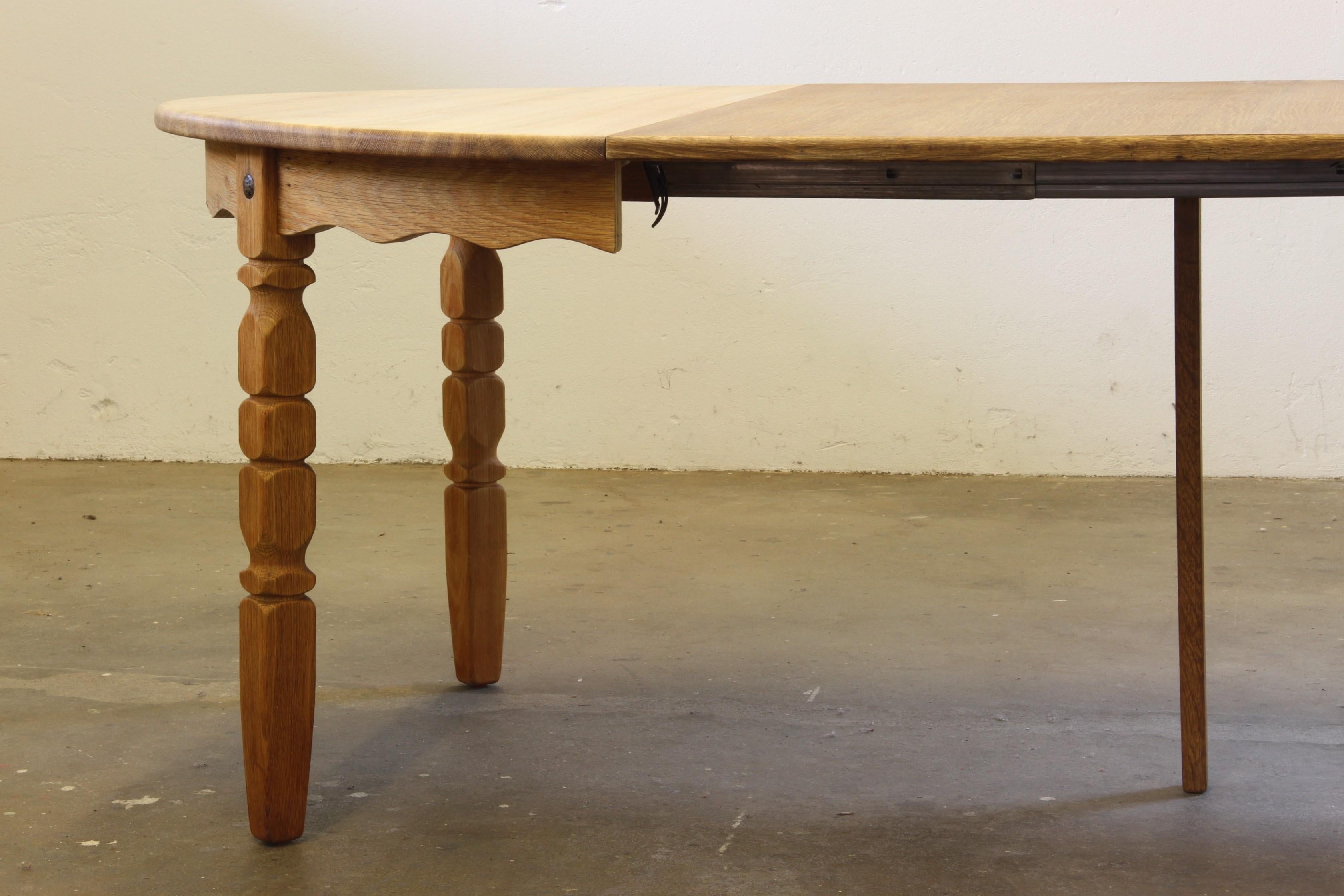 1960s Vintage Brutalist Danish Extending Oak Dining table style Henning Kjærnulf For Sale 14