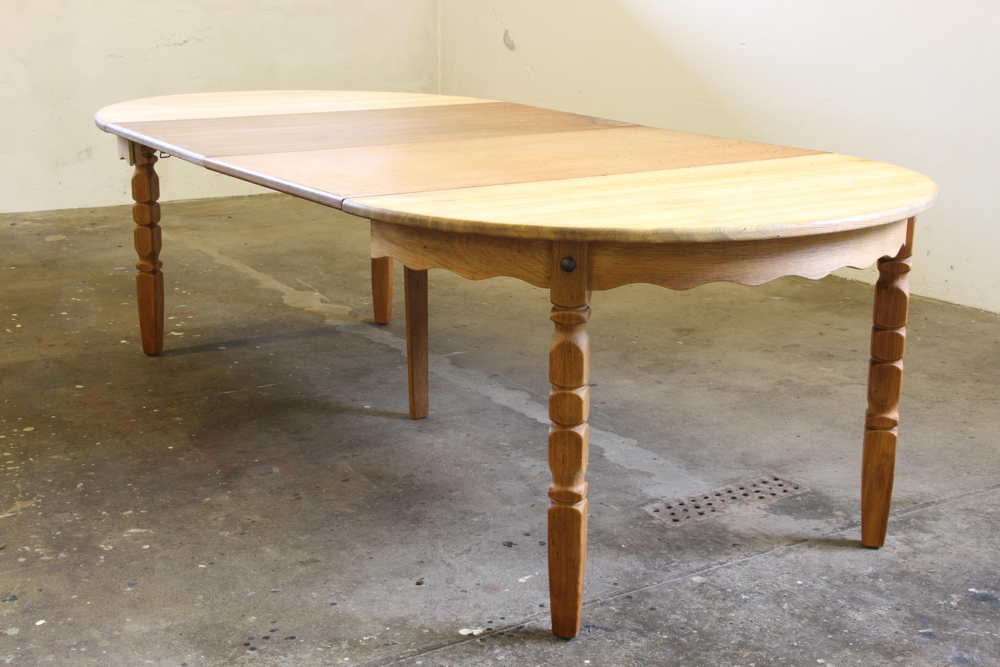 1960s Vintage Brutalist Danish Extending Oak Dining table style Henning Kjærnulf For Sale 15