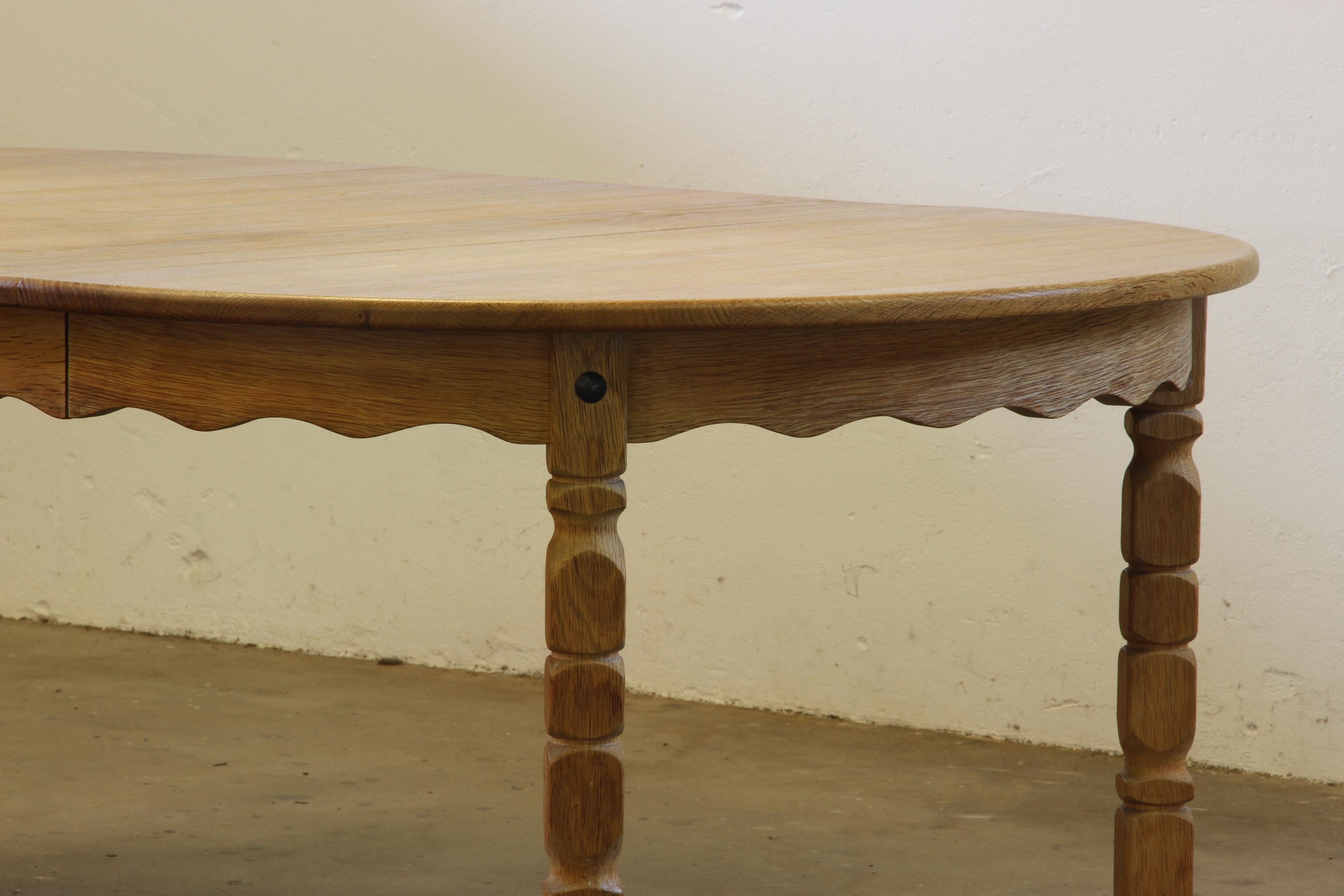 Mid-Century Modern 1960s Vintage Brutalist Danish Extending Oak Dining table style Henning Kjærnulf For Sale
