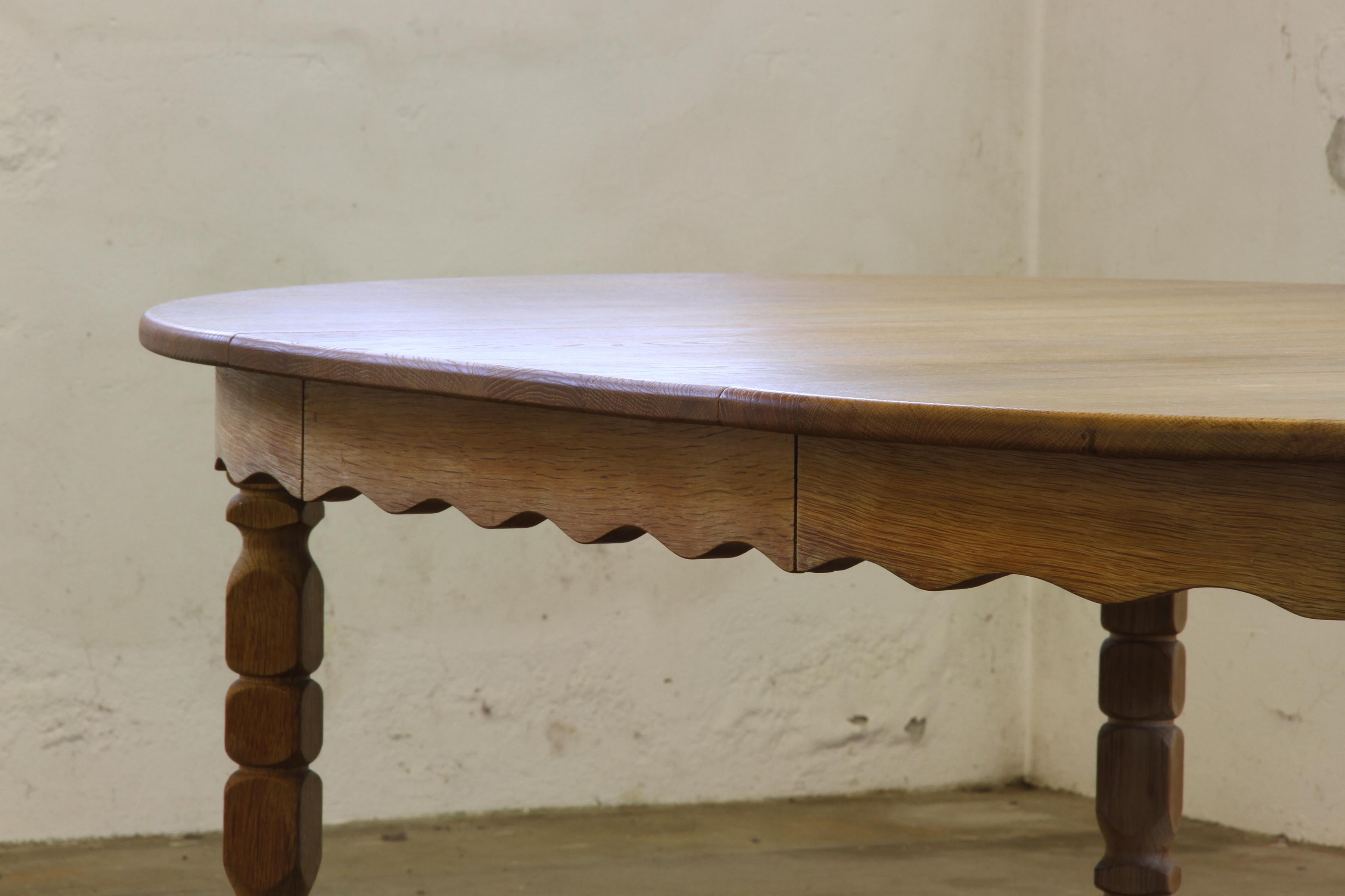 1960s Vintage Brutalist Danish Extending Oak Dining table style Henning Kjærnulf In Good Condition For Sale In Store Heddinge, DK
