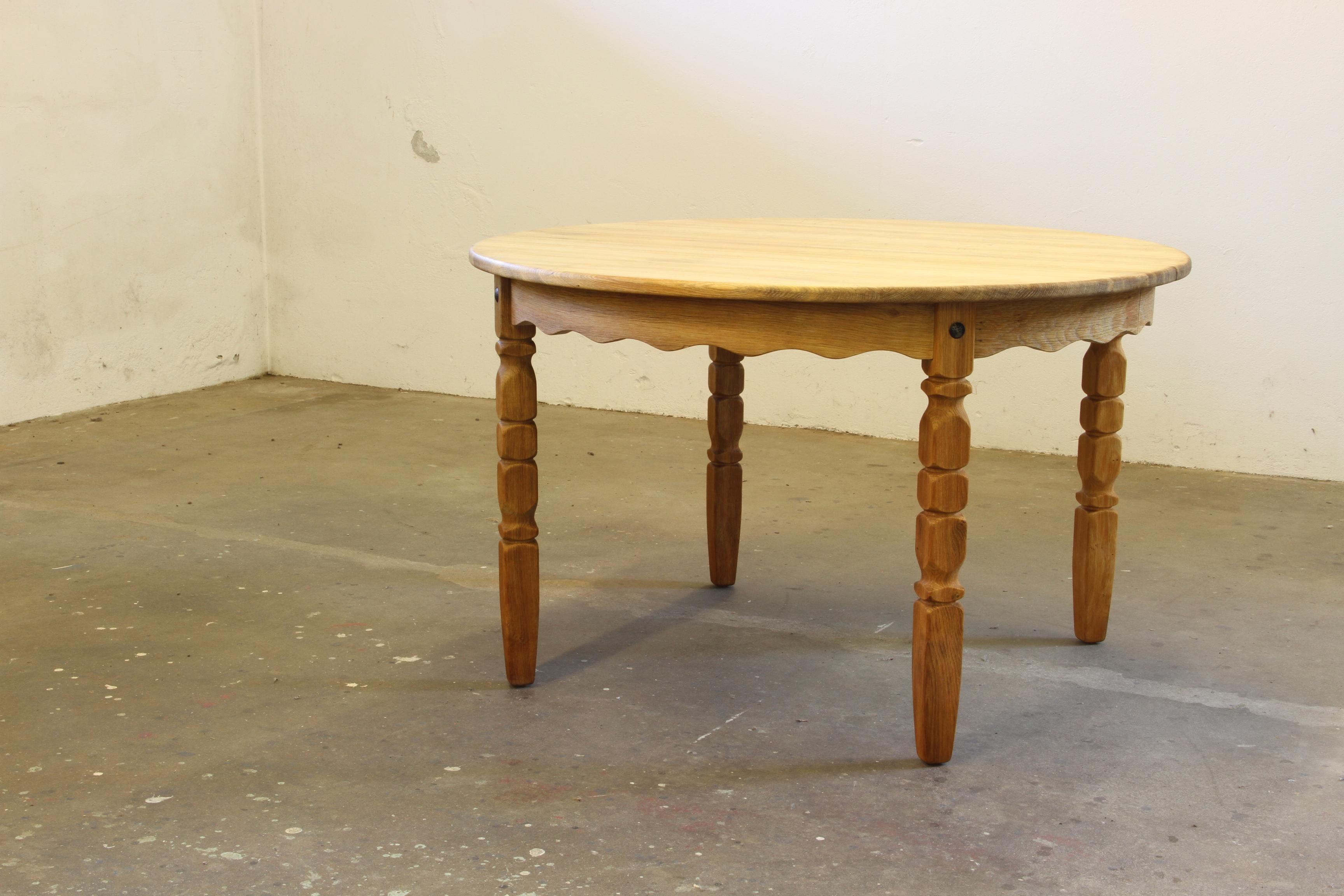 Mid-20th Century 1960s Vintage Brutalist Danish Extending Oak Dining table style Henning Kjærnulf For Sale