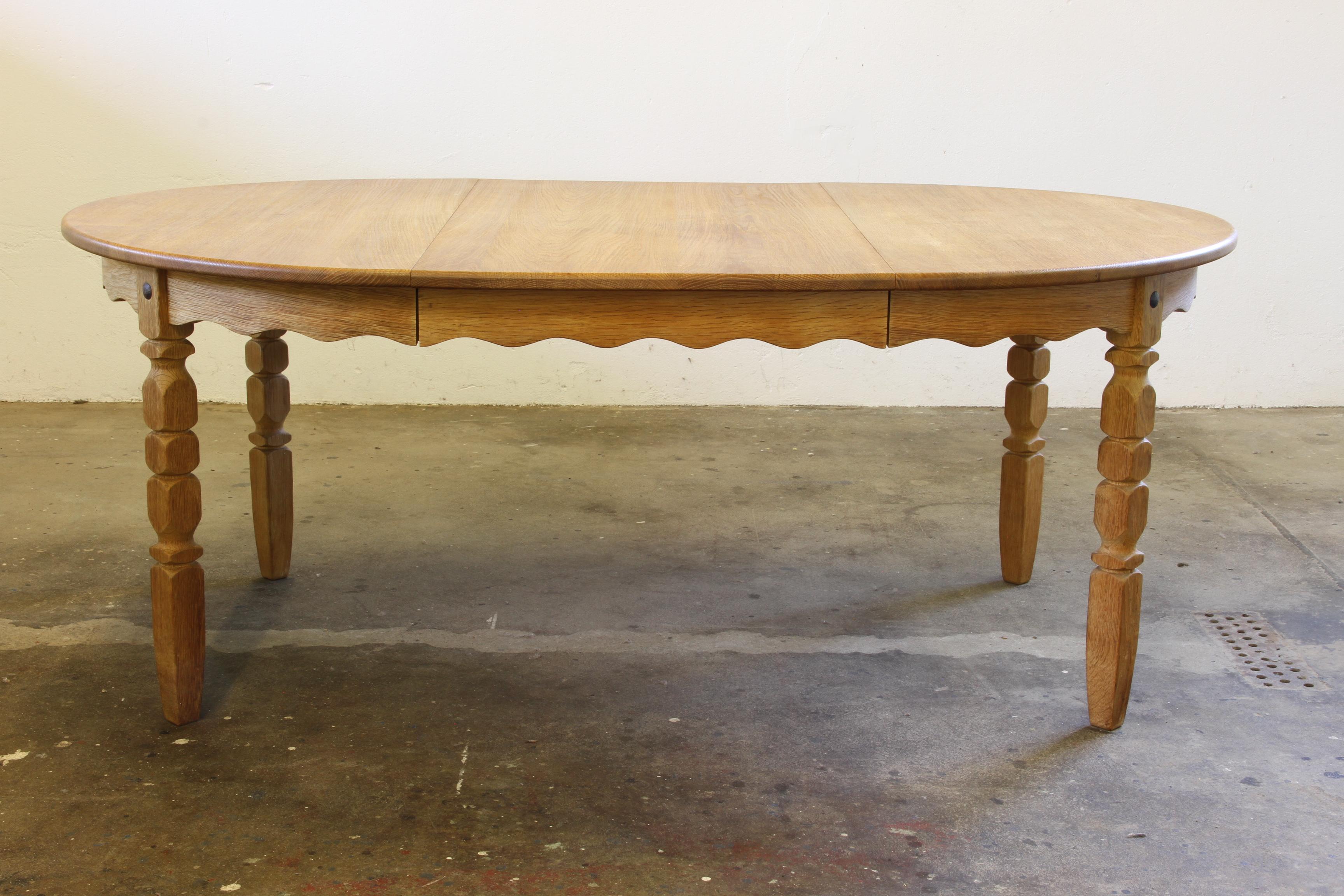 Mid-20th Century 1960s Vintage Brutalist Danish Extending Oak Dining table style Henning Kjærnulf For Sale