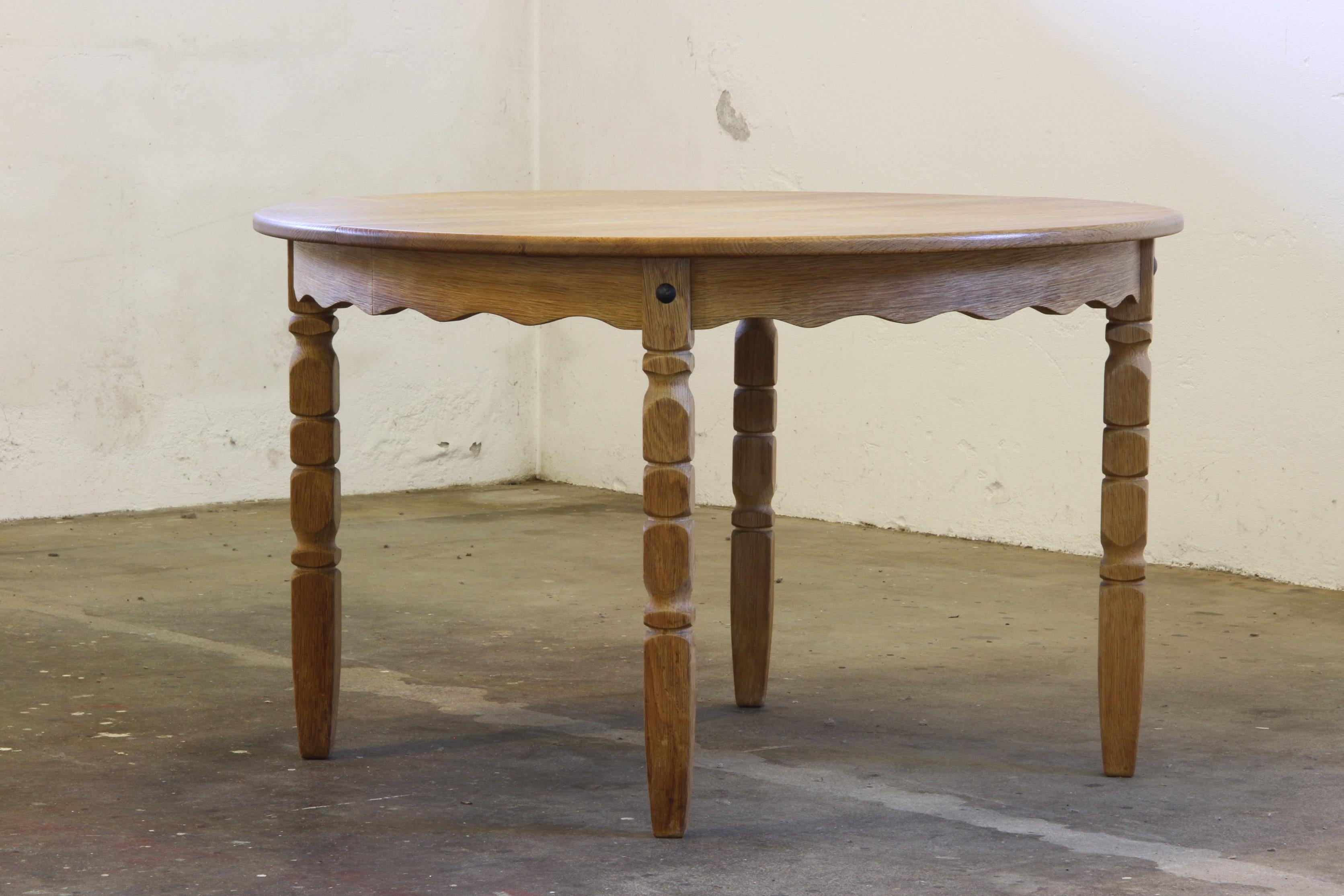 1960s Vintage Brutalist Danish Extending Oak Dining table style Henning Kjærnulf For Sale 1