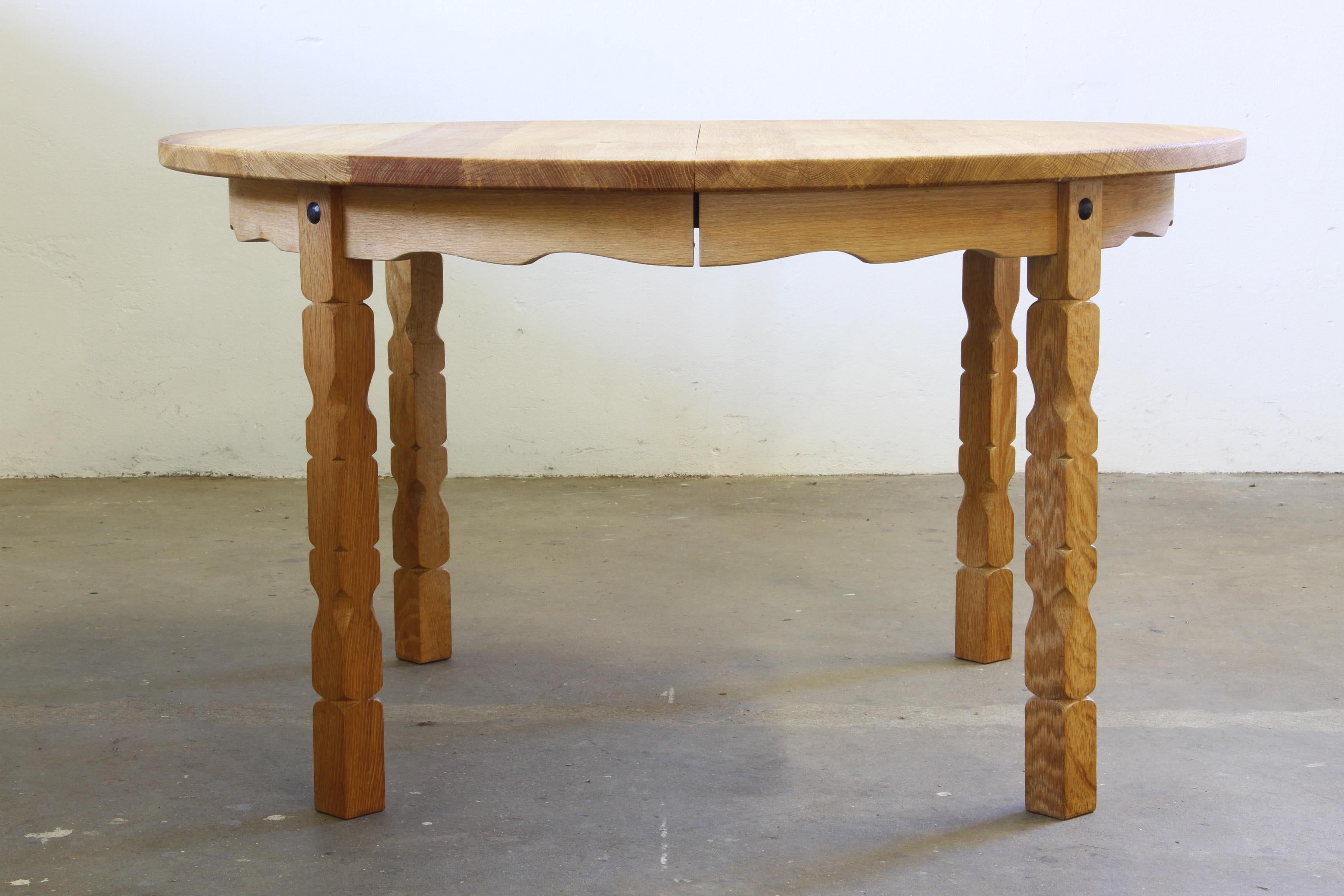 Quercia Tavolo da pranzo allungabile danese brutalista degli anni '60 in Oak, stile Henning Kjærnulf in vendita