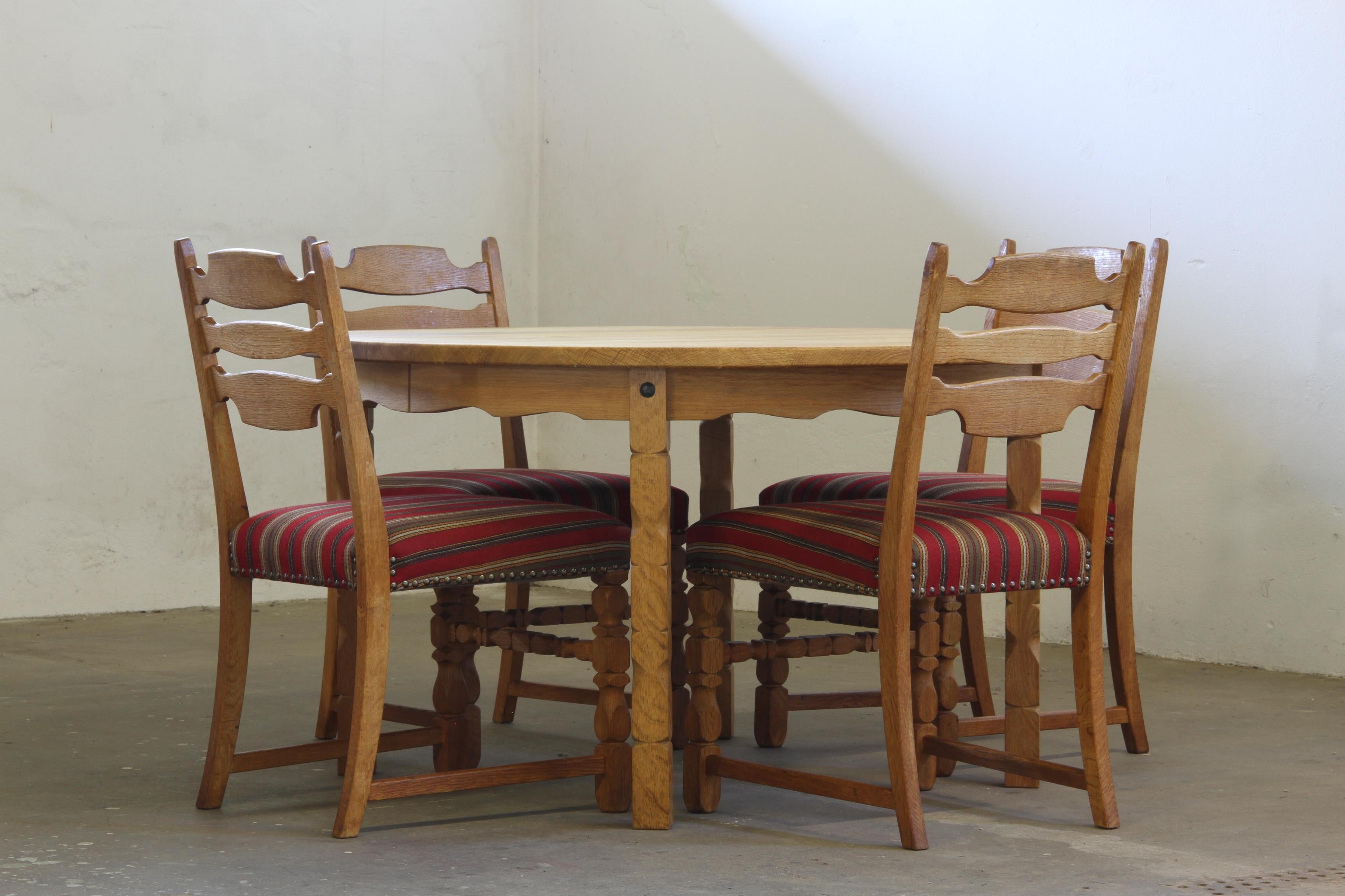 Tavolo da pranzo allungabile danese brutalista degli anni '60 in Oak, stile Henning Kjærnulf in vendita 2