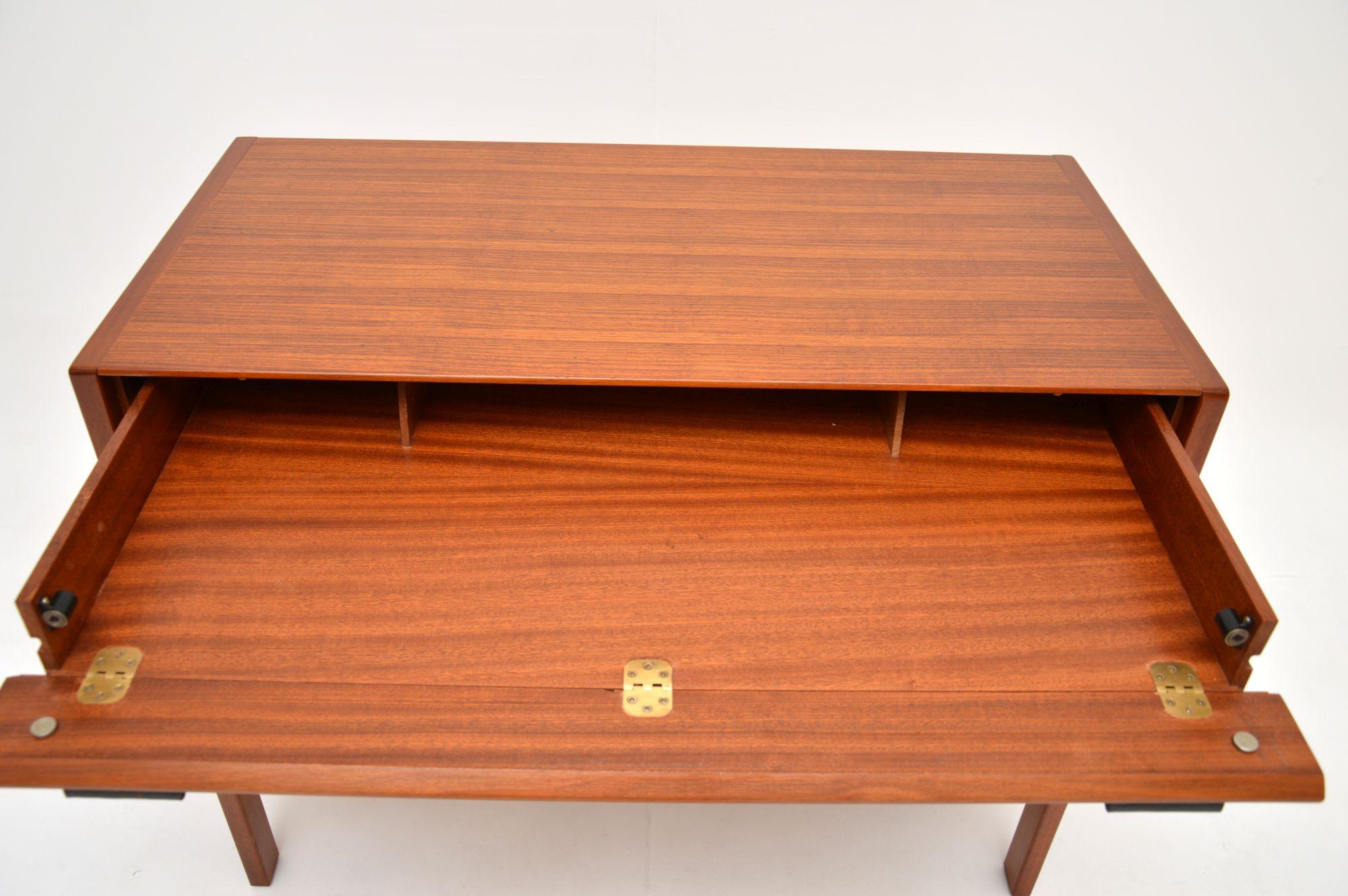 1960's Vintage Bureau Chest of Drawers For Sale 2