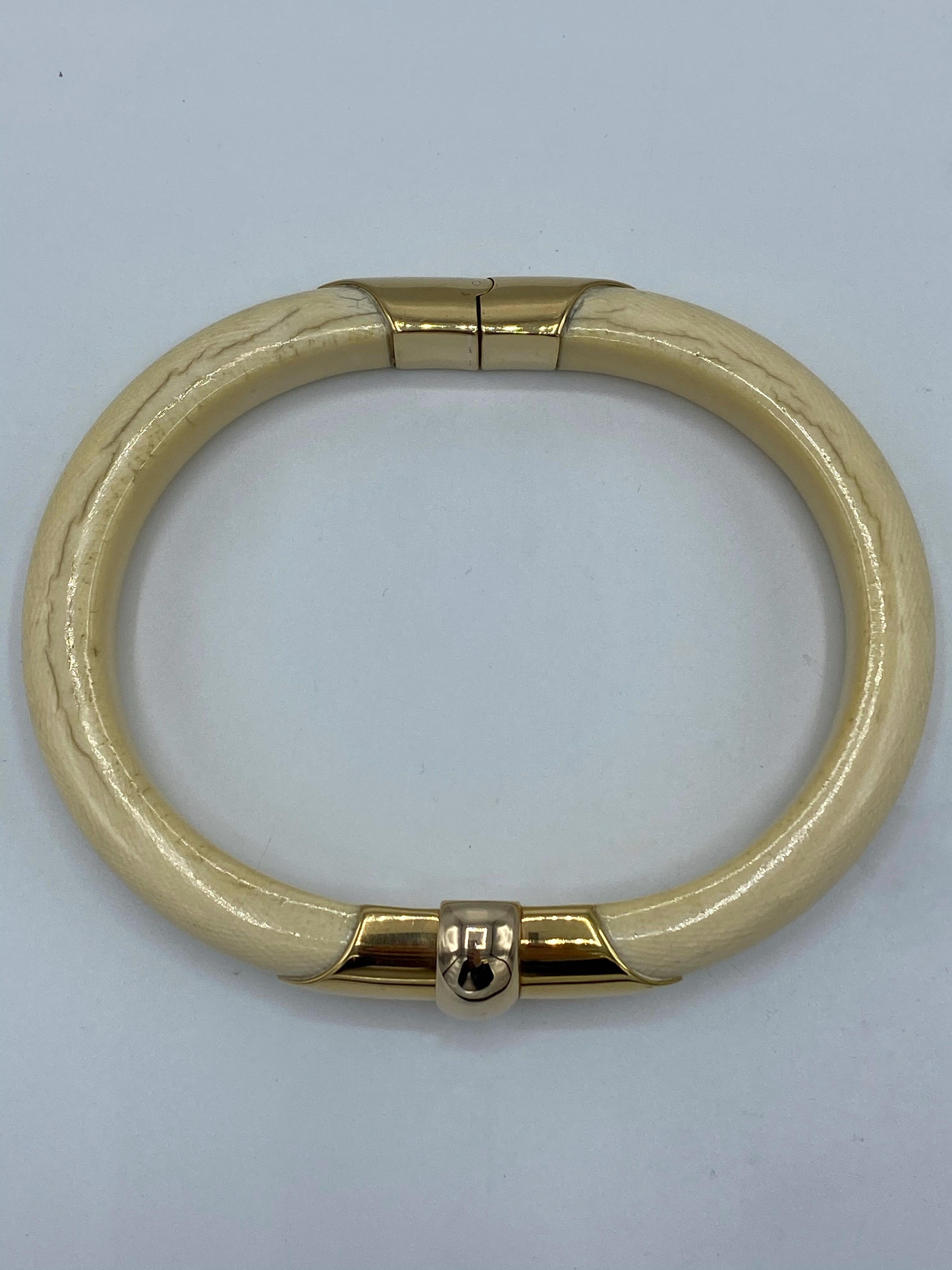 1960's Vintage BVLGARI Yellow Gold and Bone Choker Necklace In Excellent Condition In Beverly Hills, CA