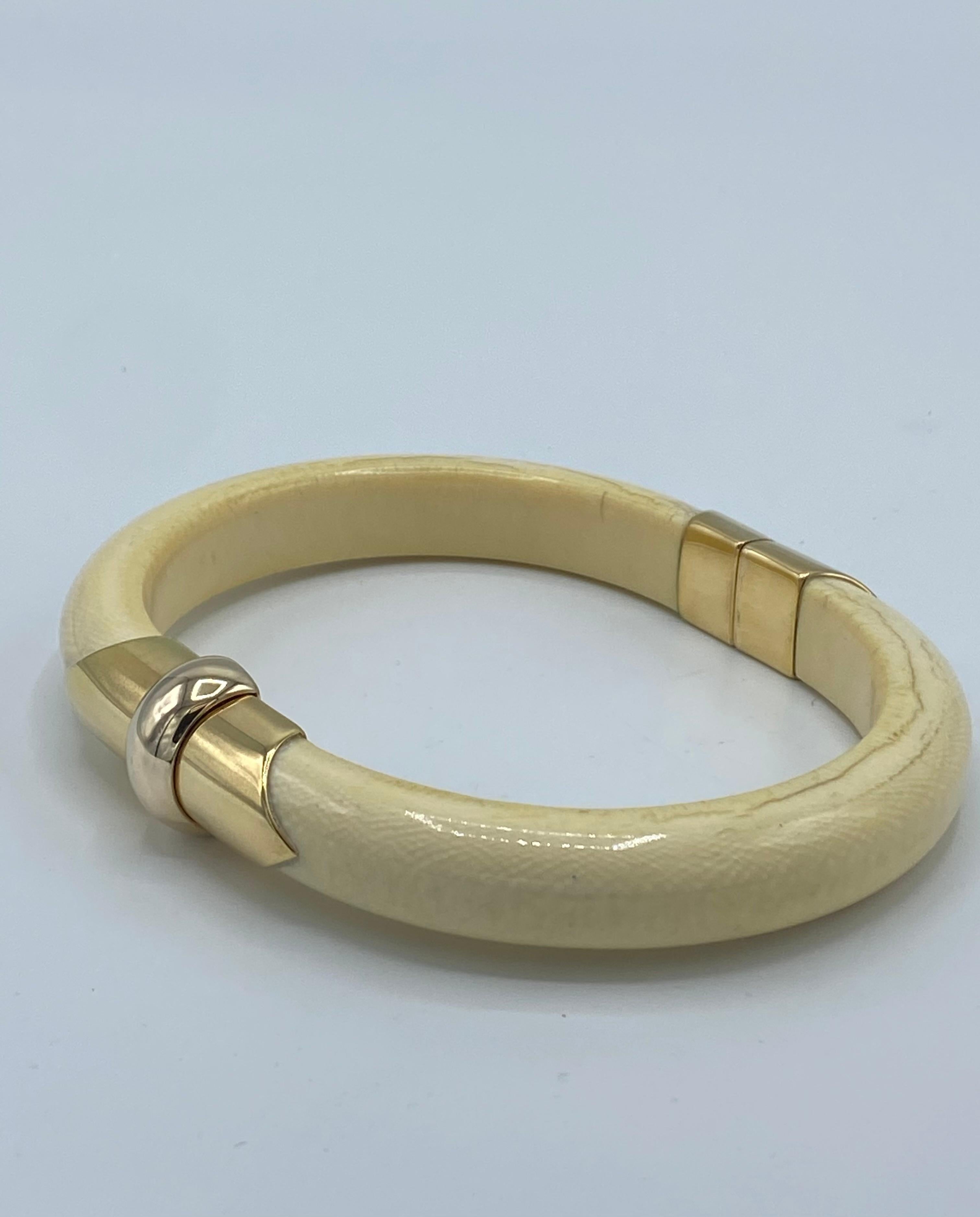 Women's 1960's Vintage BVLGARI Yellow Gold and Bone Choker Necklace