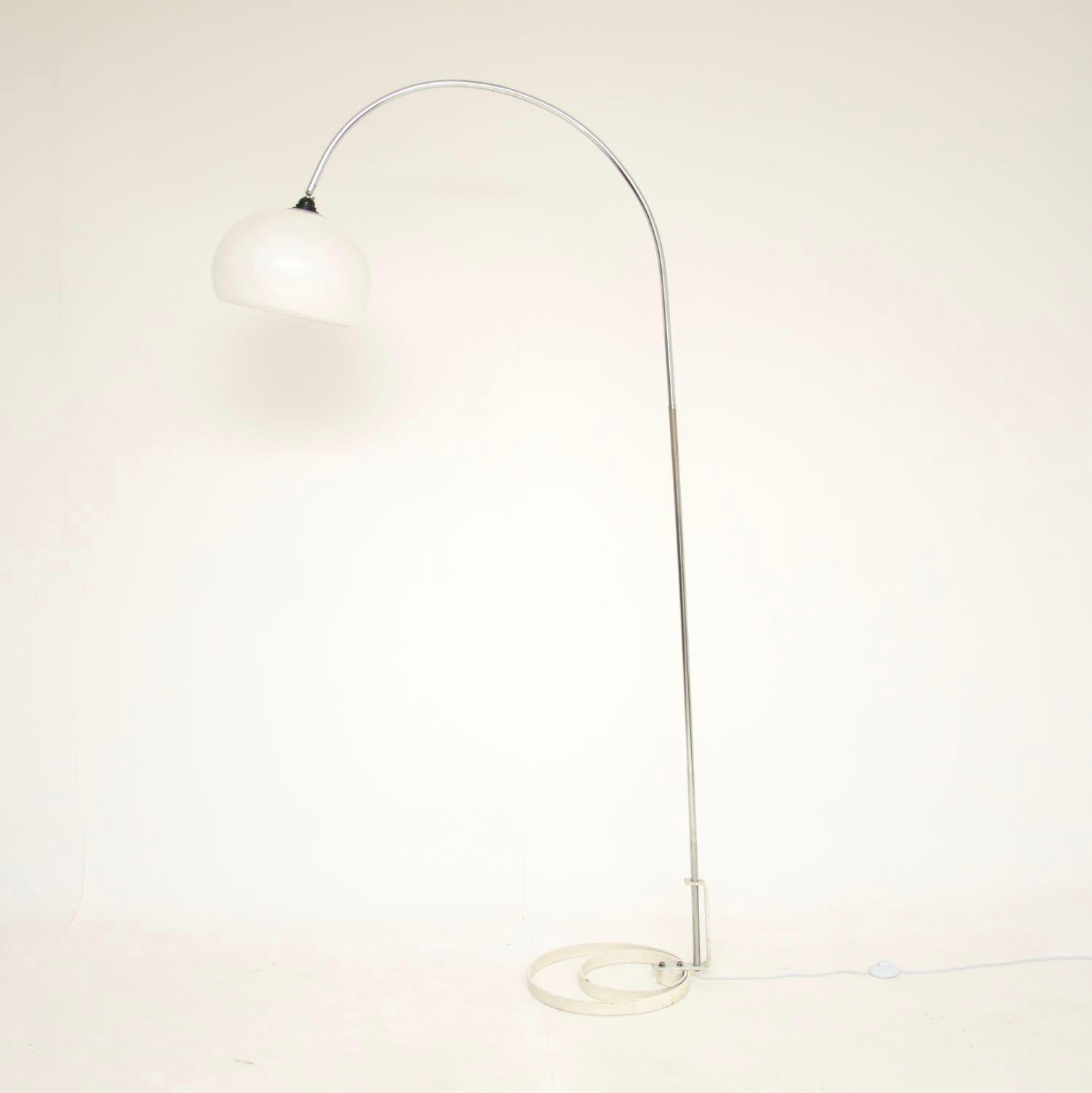 A very stylish vintage arc lamp in chrome, with a painted white steel base and a white acrylic shade.

This is a great size and has a lovely design, with an unusual design to the base. The lamp shade can be tilted to adjust the angle of lighting,