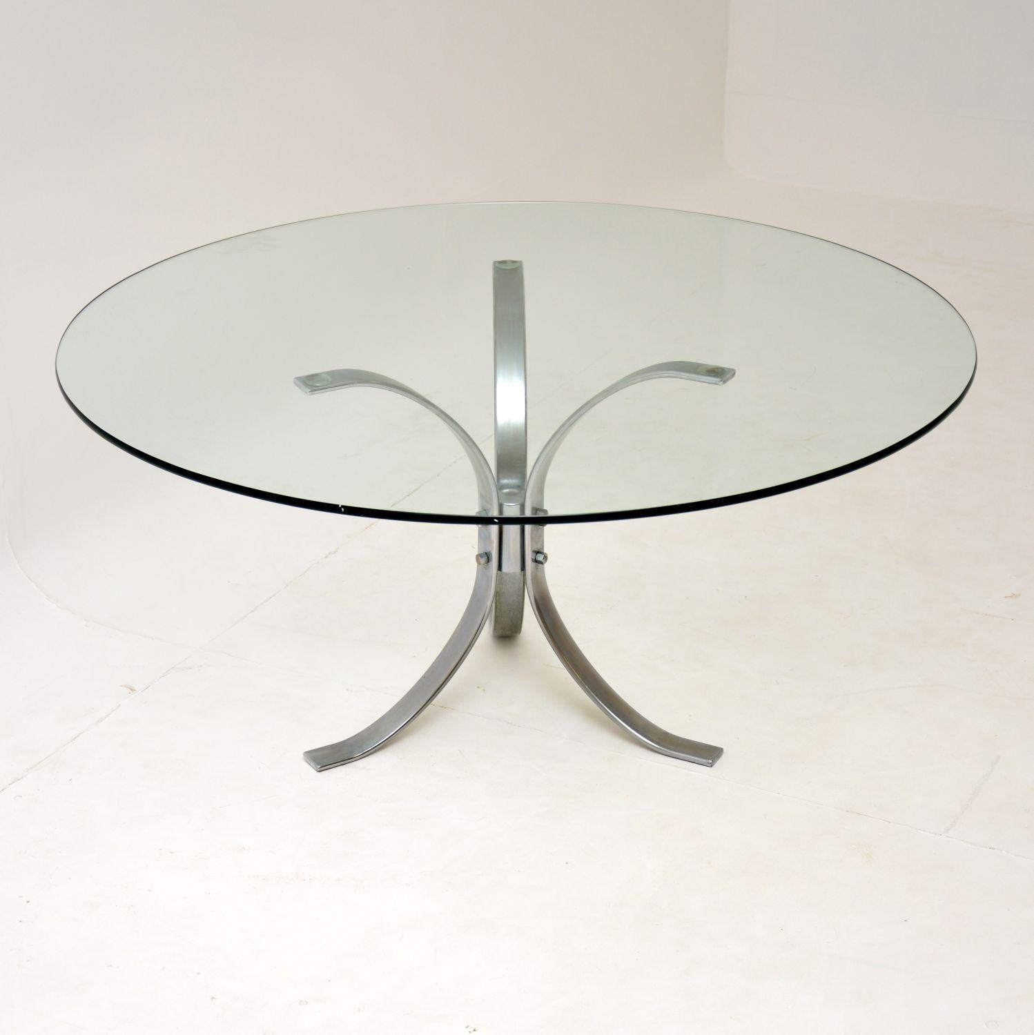 A beautifully designed vintage coffee table from the 1960s-1970s. This has a top quality chrome frame, with a loose circular glass top. The condition is excellent for its age, the frame has only some light surface wear. The glass is also in