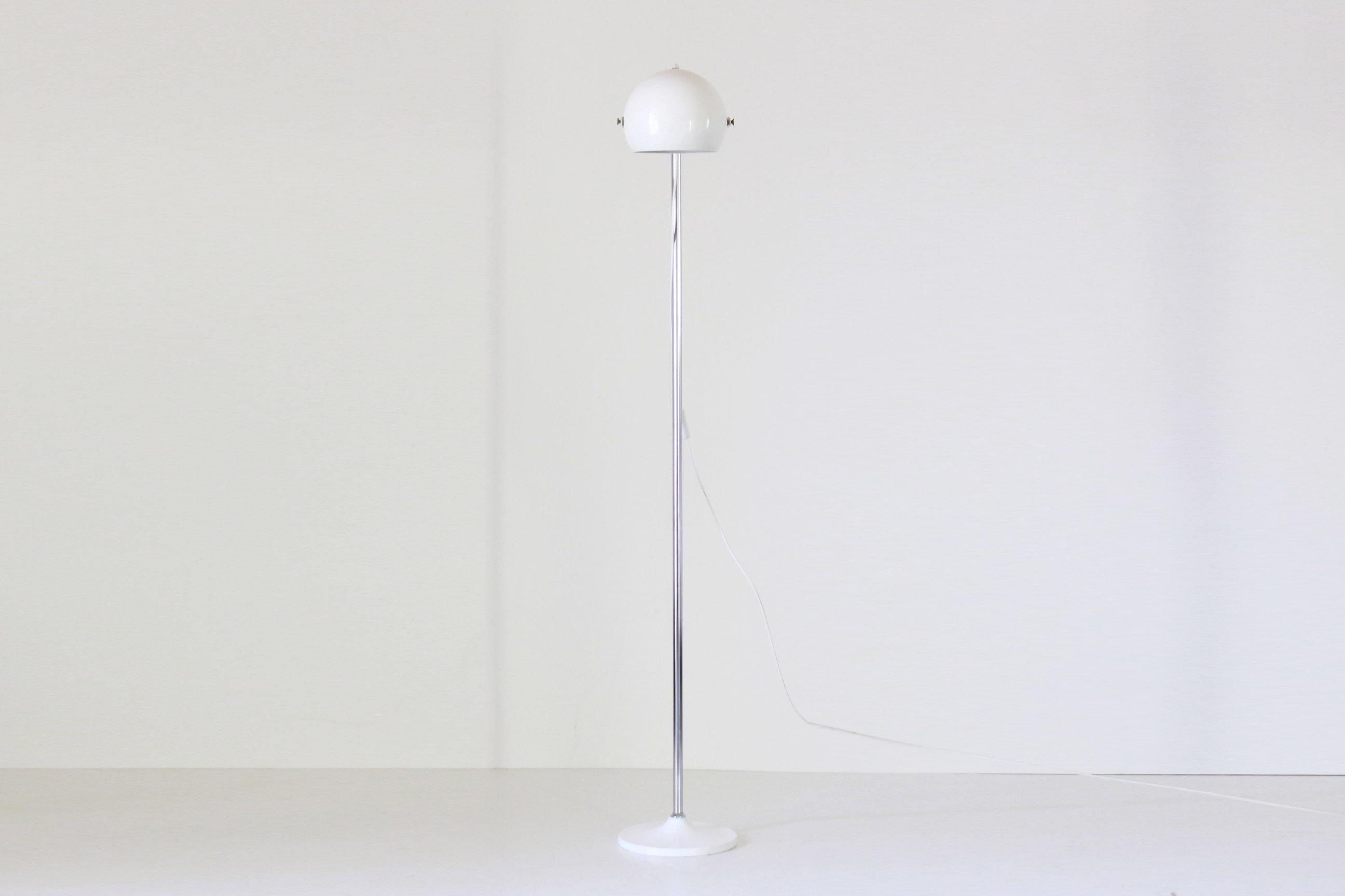 Space Age 1960s Vintage White Floor Lamp by Reggiani