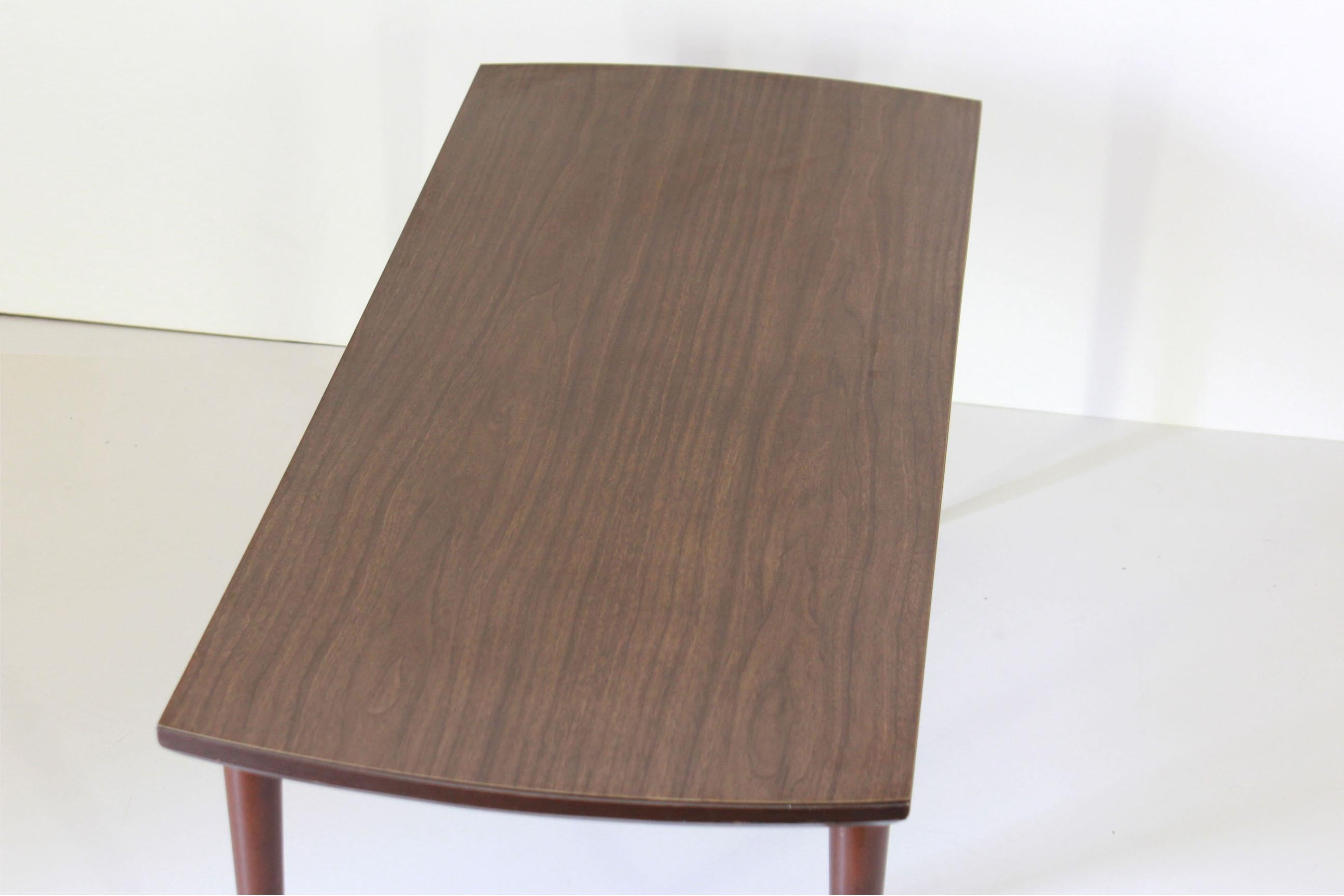 1960s Scandinavian Vintage Rectangular Wood Coffee Table In Good Condition For Sale In Ceglie Messapica, IT