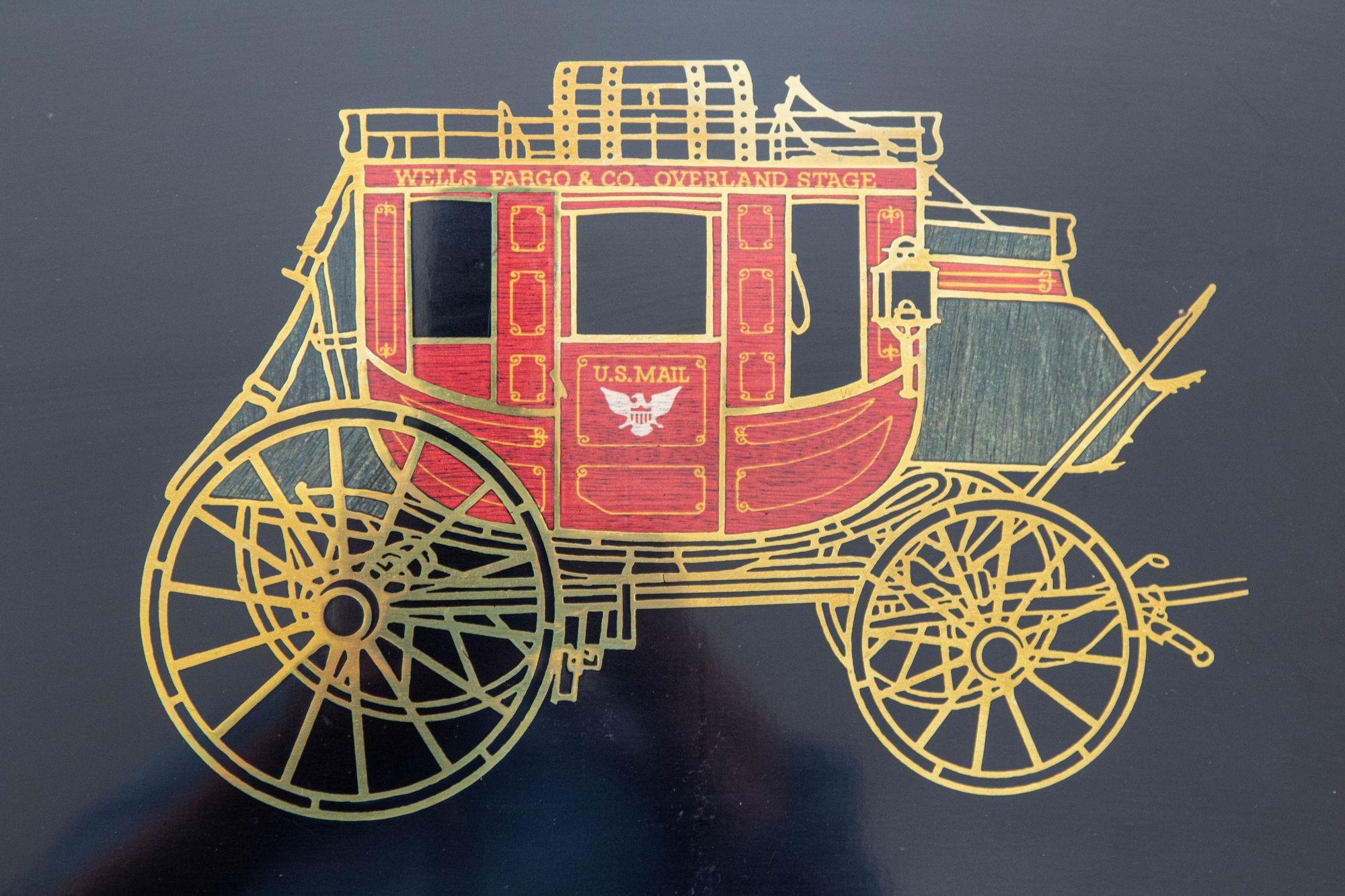 1960s Vintage Couroc of Monterey Black Tray Featuring the Wells Fargo Stagecoach In Good Condition For Sale In North Hollywood, CA