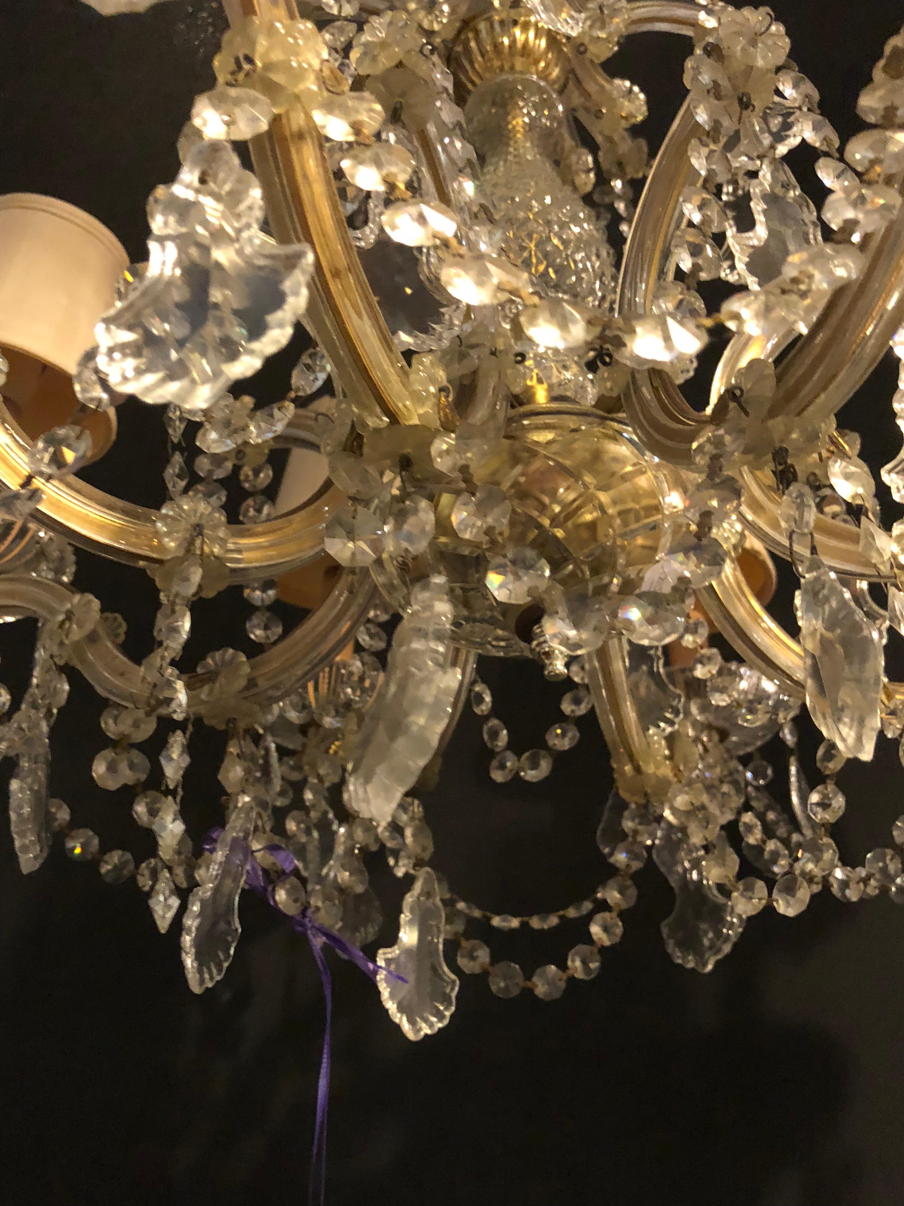1960s Vintage Crystal Neoclassical Style Chandelier In Good Condition In Stamford, CT