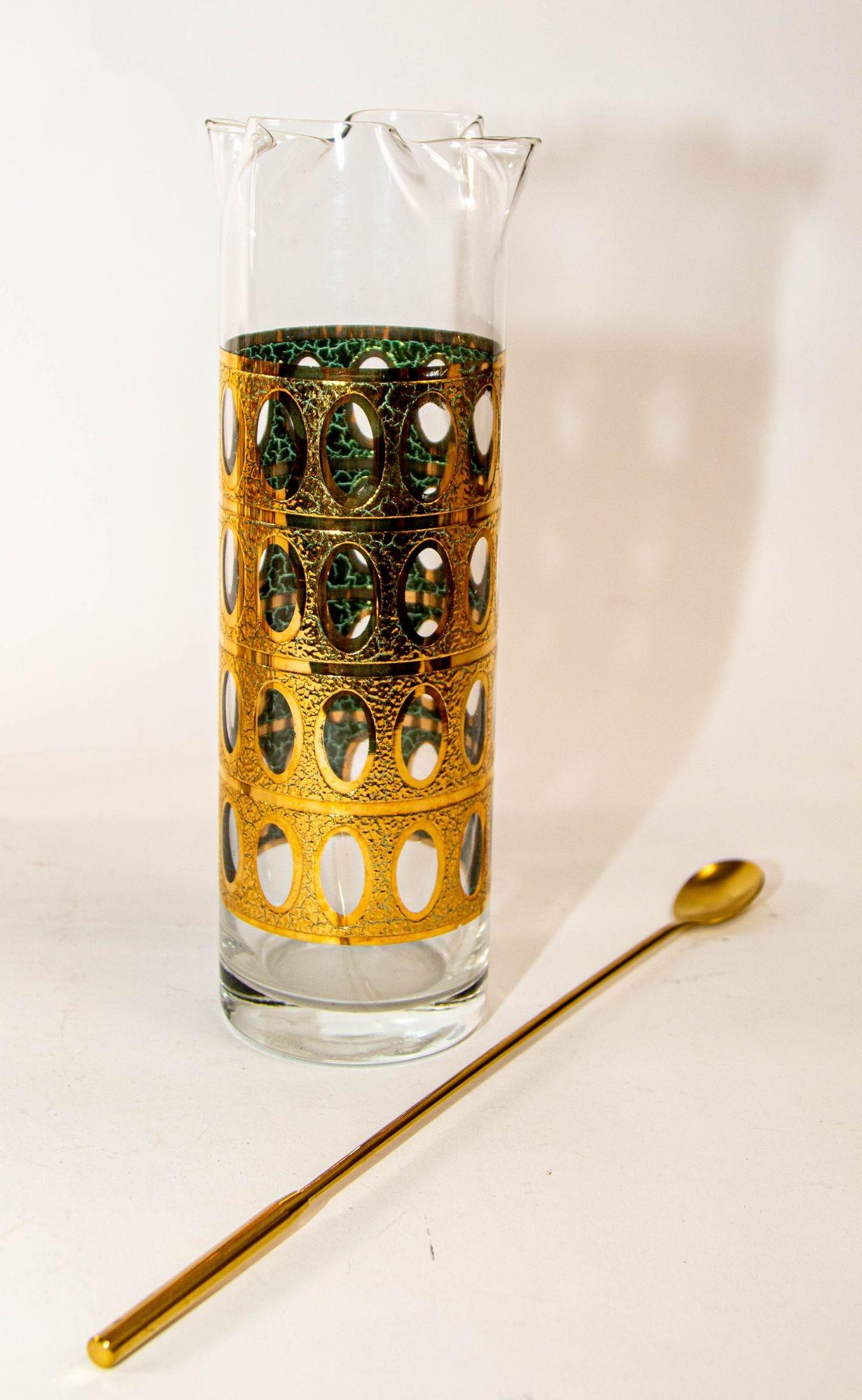 1960s Vintage, Culver Ltd Double-Spouted Cocktail Pitcher in the Pisa Pattern in 22 Karat Gold.
Mid-Century modern cocktail pitcher by Culver Ltd. of cylindrical form with double pinched spouts.
Decorated in crackled 22k gold over translucent green