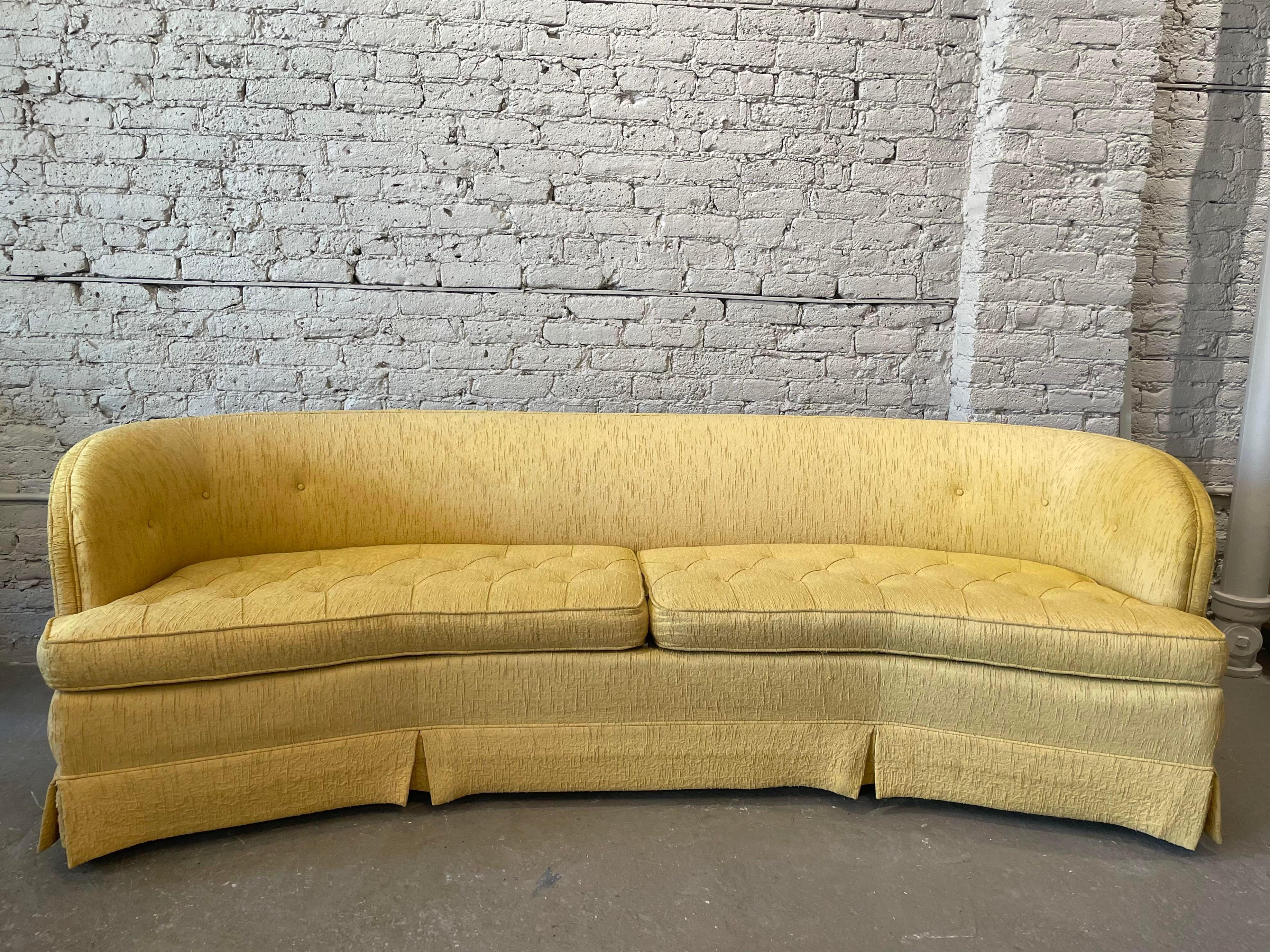1960er, Mid Century Vintage Geschwungenes Sofa (Holz) im Angebot
