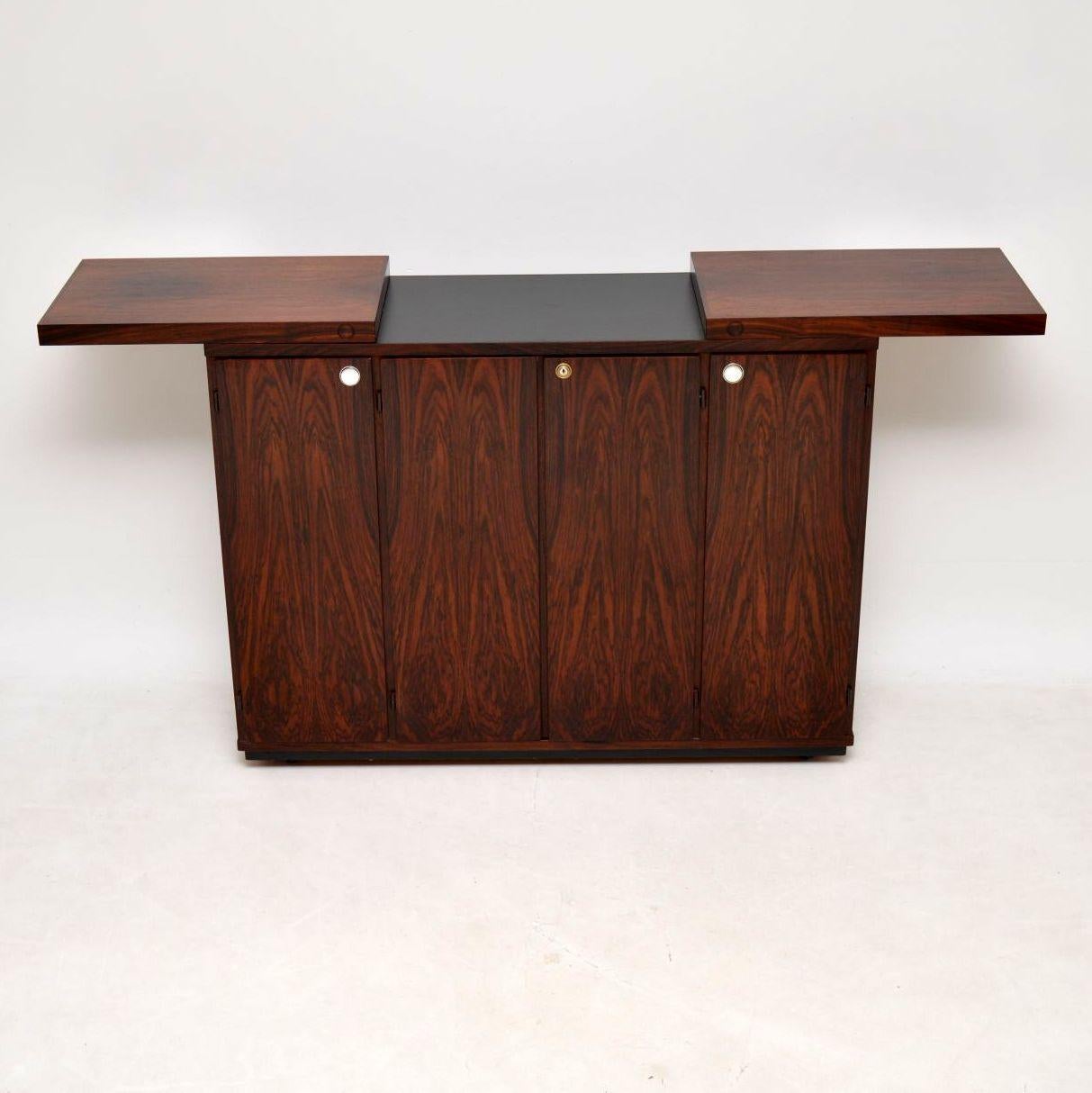 A superb and rare vintage drinks cabinet or serving bar, this was made in Denmark by Dyrlund, it dates from the 1960s. It has stunning wood grain patterns throughout, even inside the cabinets and on the back. The condition is superb for its age,