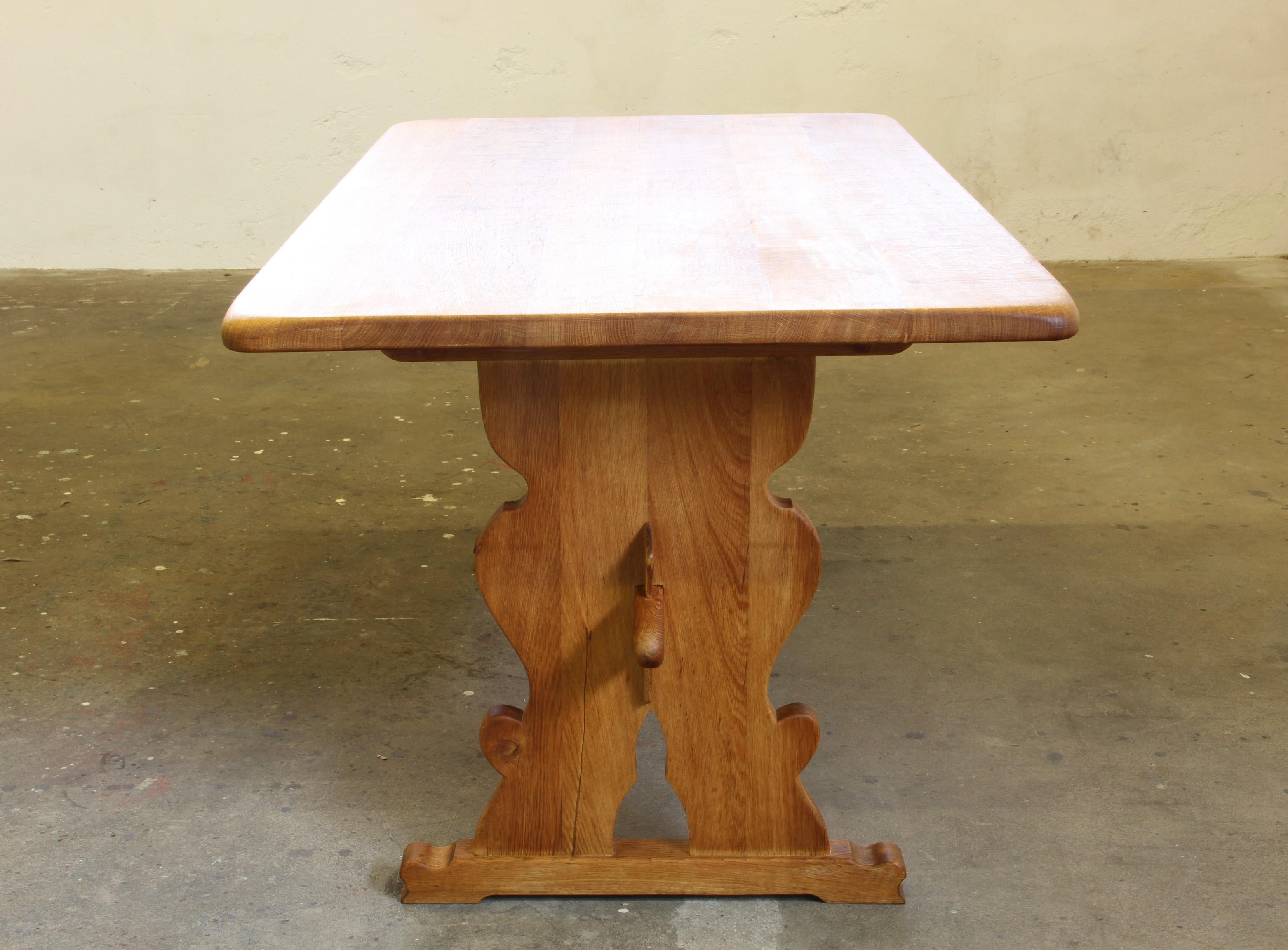 1960s Vintage Danish Farmhouse Dining Table in Thick Oak For Sale 11
