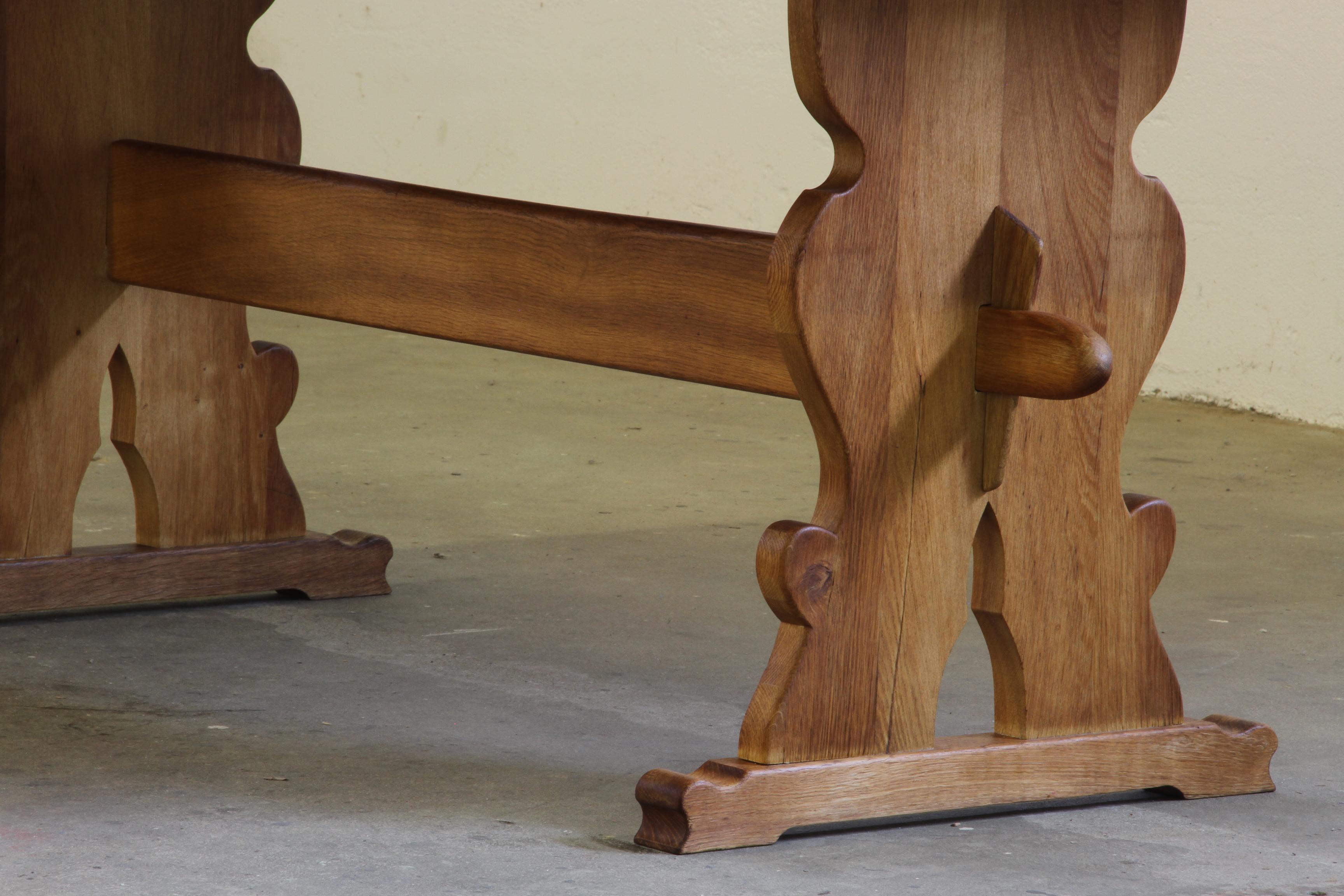 1960s Vintage Danish Farmhouse Dining Table in Thick Oak In Good Condition For Sale In Store Heddinge, DK