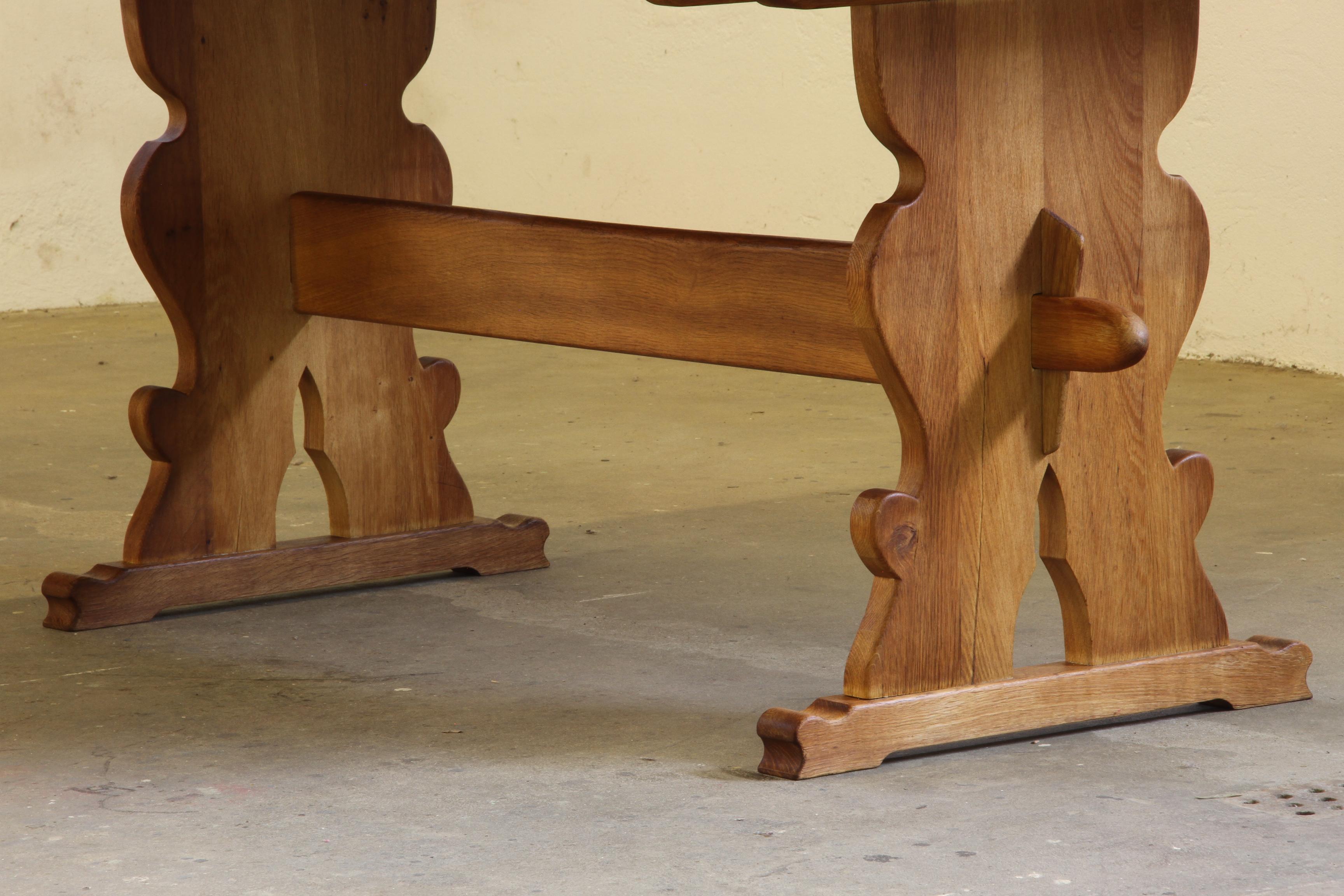 1960s Vintage Danish Farmhouse Dining Table in Thick Oak For Sale 2