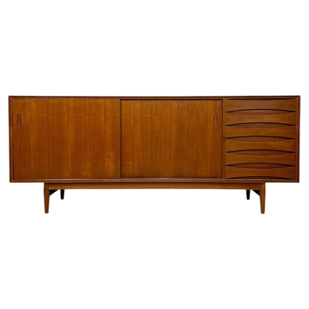1960s Vintage Danish Mid-Century Teak Sideboard OS29 by Arne Fodder for Sibast