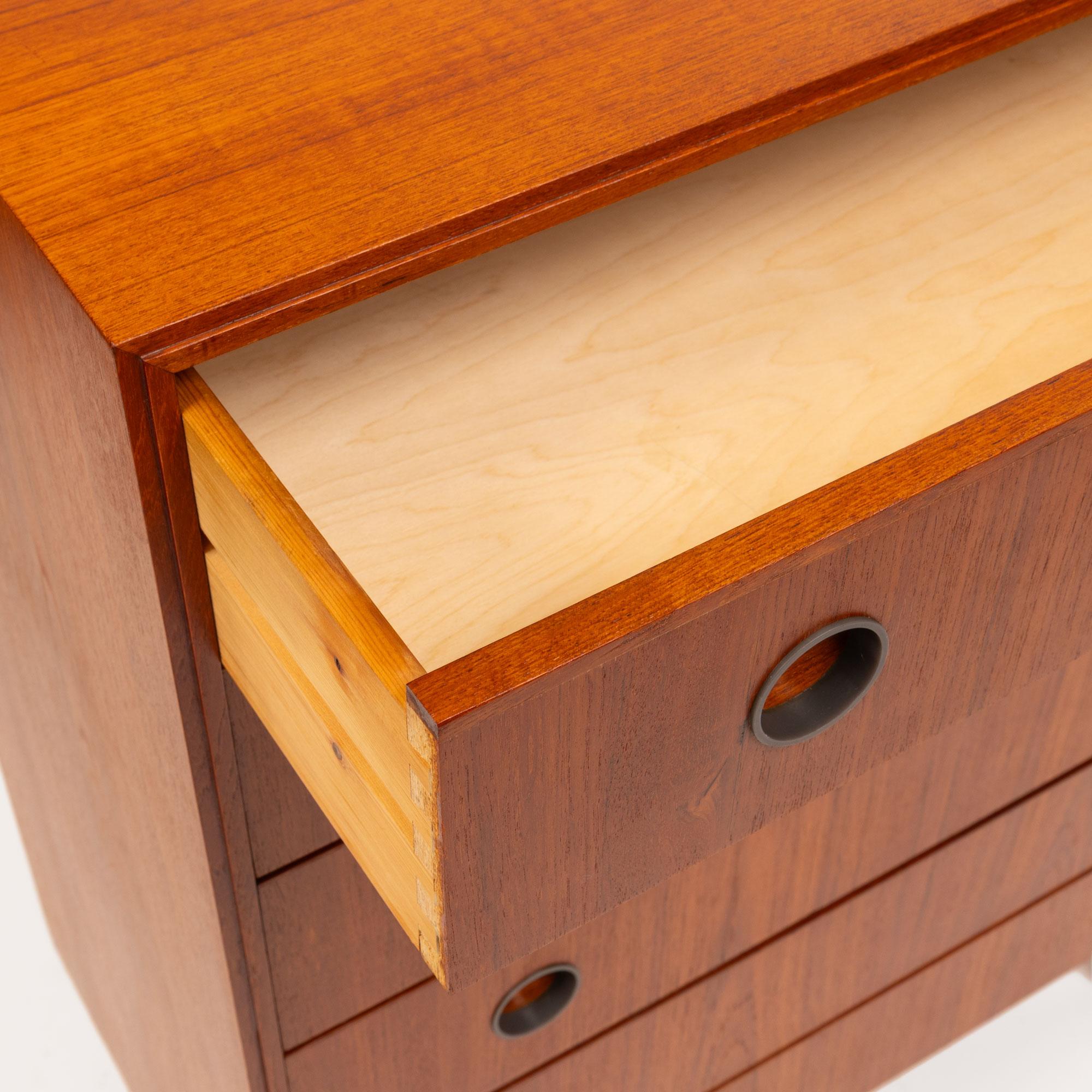 Commode haute danoise du milieu du siècle en teck à six tiroirs, années 1960 Bon état - En vente à Emeryville, CA