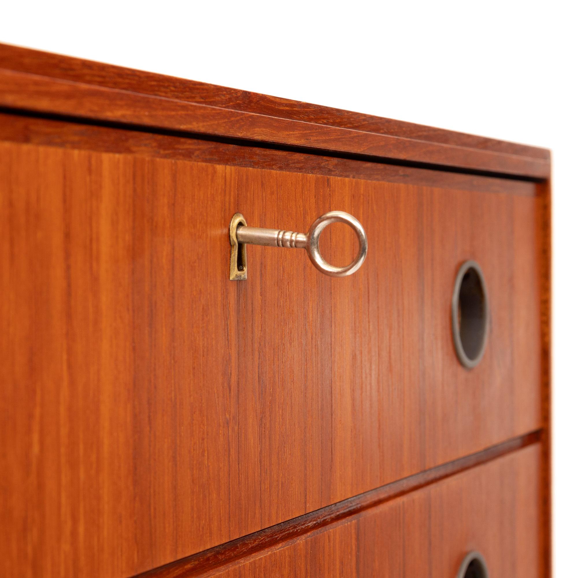 Teck Commode haute danoise du milieu du siècle en teck à six tiroirs, années 1960 en vente