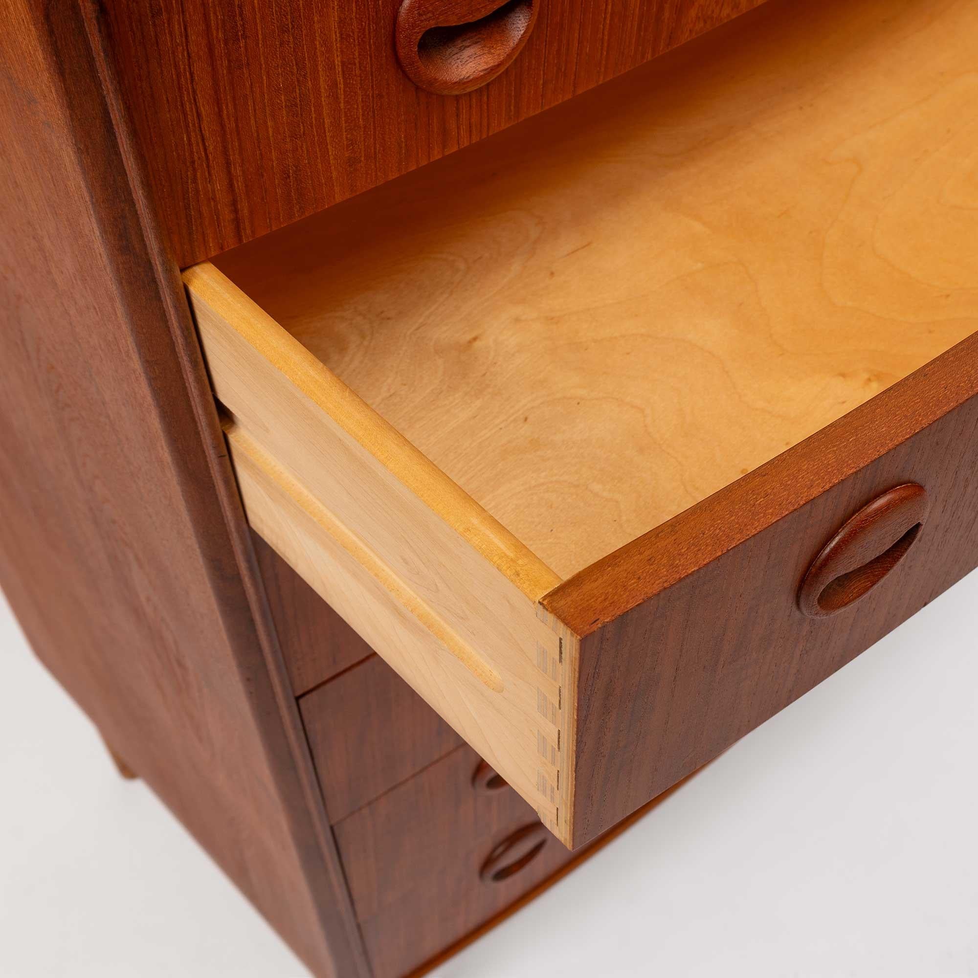 Commode haute danoise vintage en teck du milieu du siècle dernier, années 1960 Bon état - En vente à Emeryville, CA