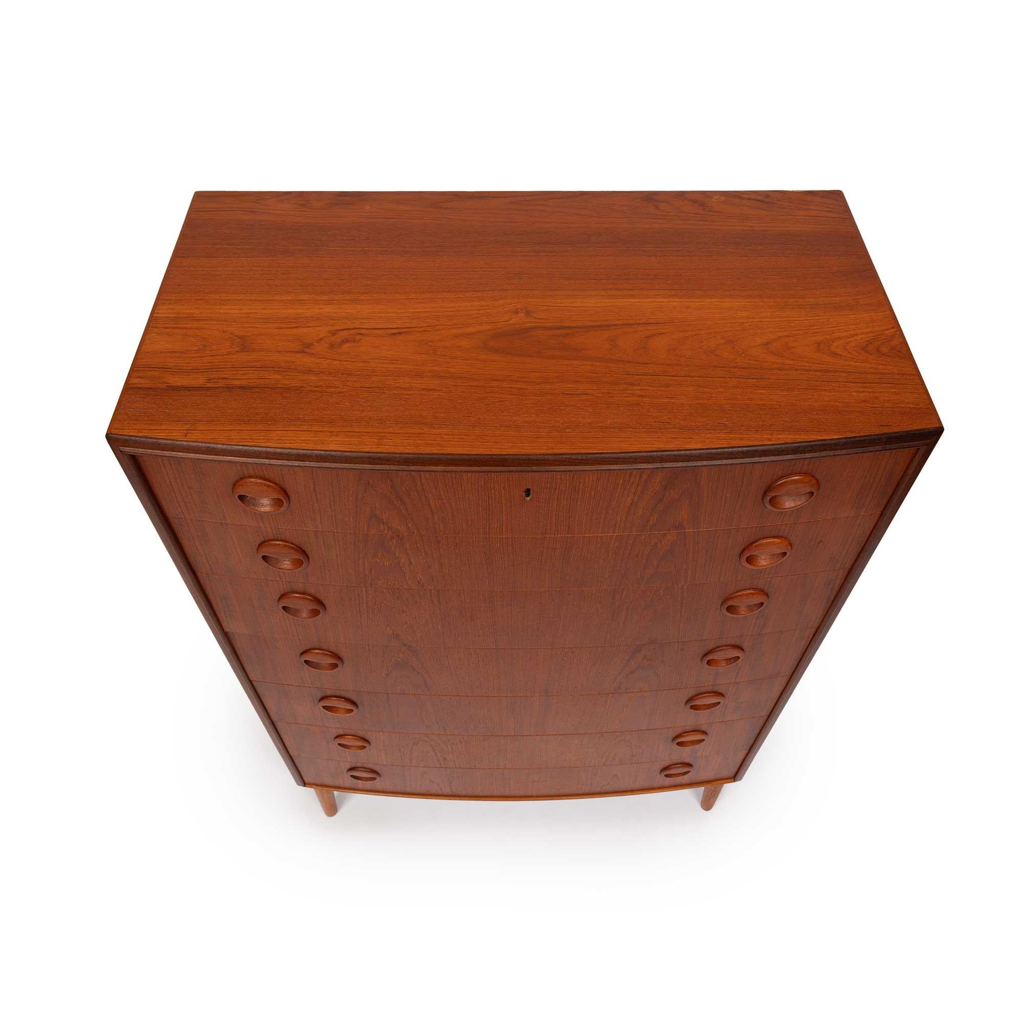 20ième siècle Commode haute danoise vintage en teck du milieu du siècle dernier, années 1960 en vente