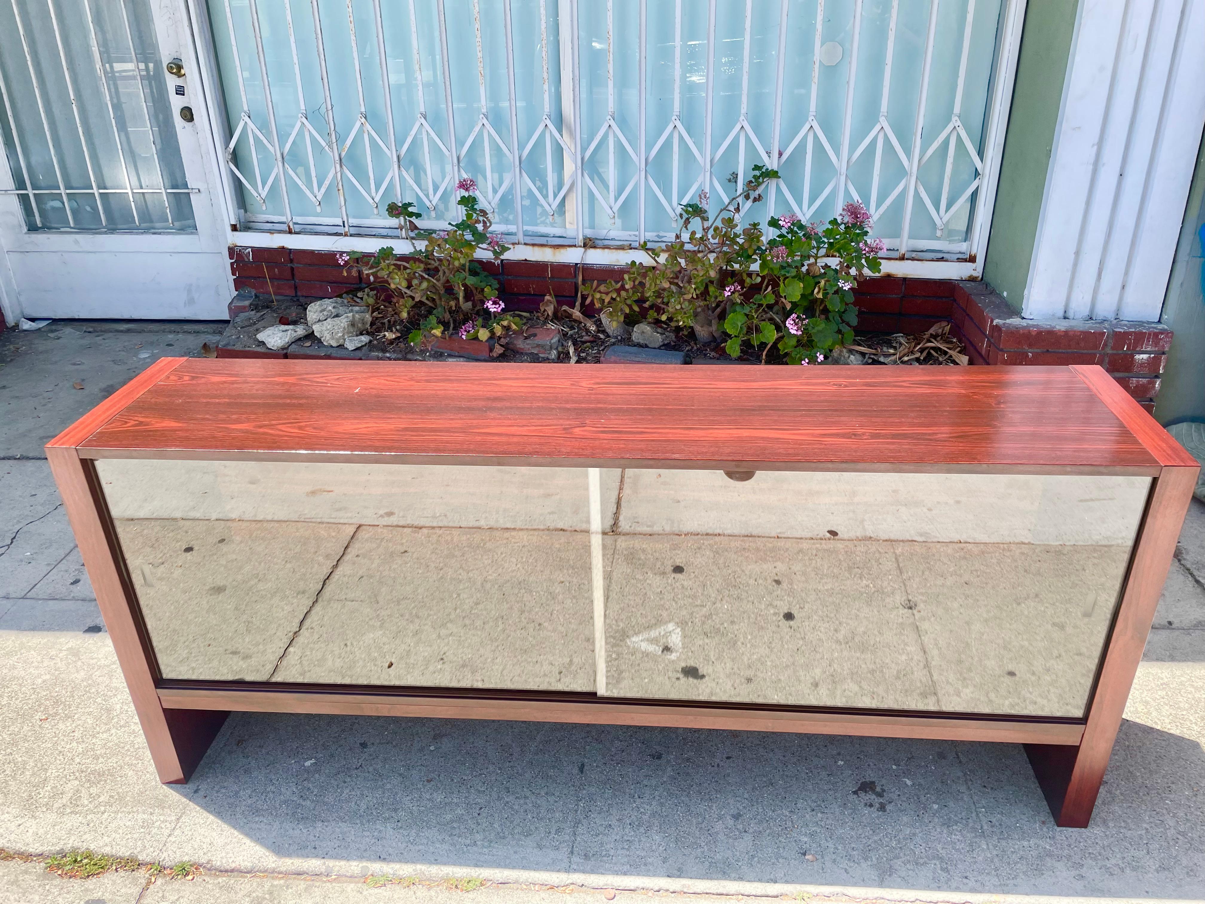 1960s Vintage Danish Modern Rosewood Bookcase In Good Condition For Sale In North Hollywood, CA