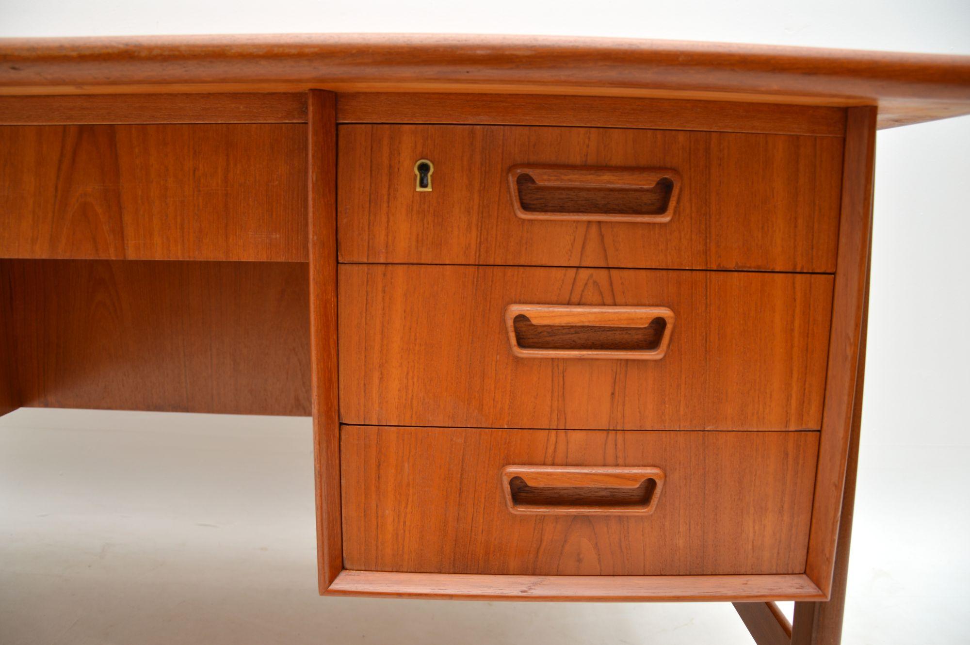 1960’s Vintage Danish Teak Desk by Tibergaard In Good Condition In London, GB