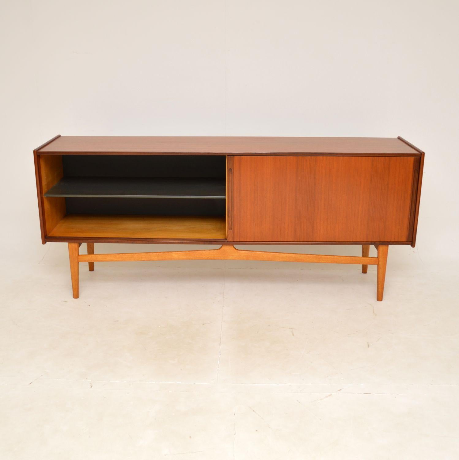 Mid-Century Modern Enfilade danois vintage en teck des années 1960 en vente