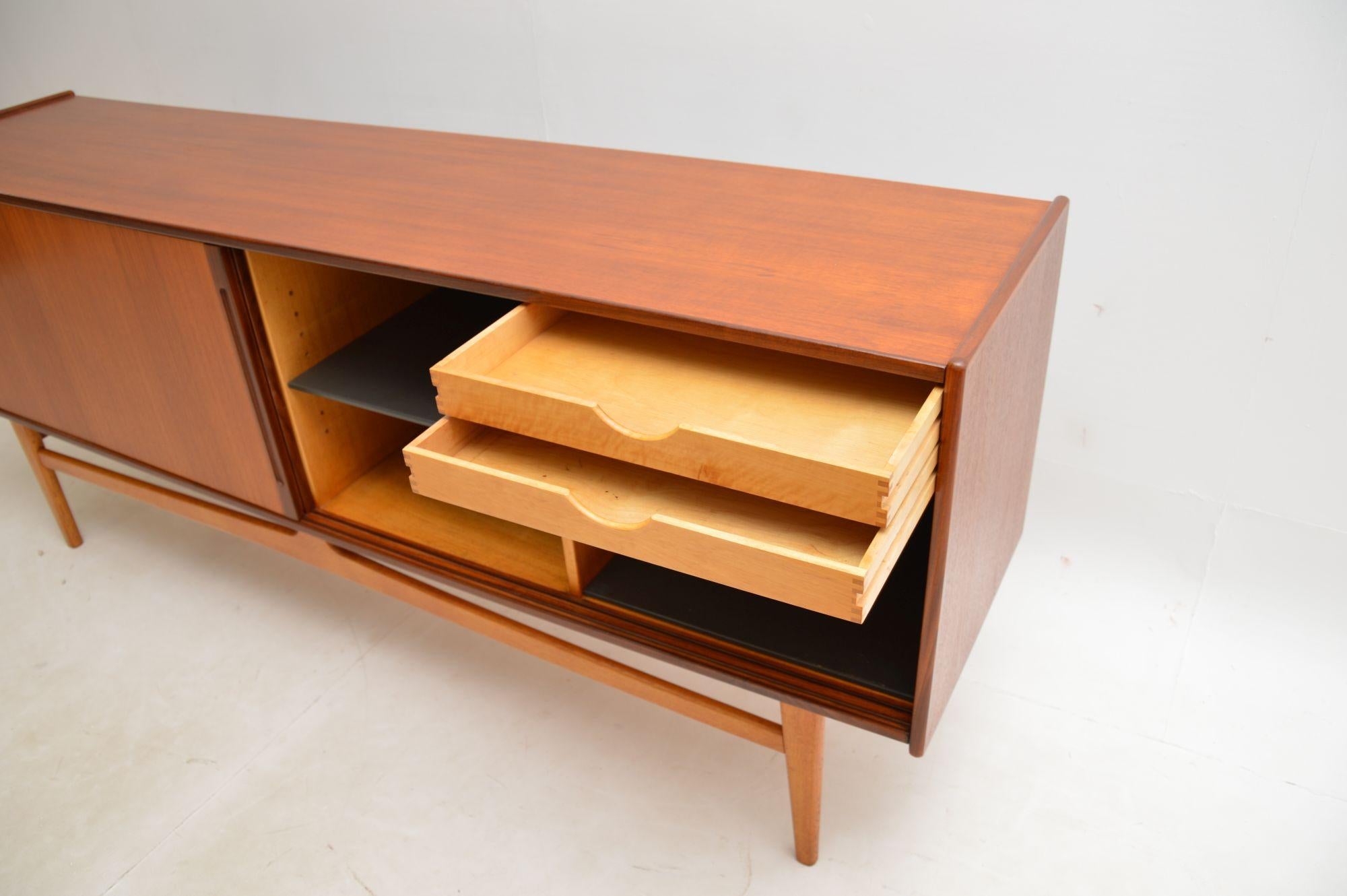 1960s Vintage Danish Teak Sideboard In Good Condition For Sale In London, GB