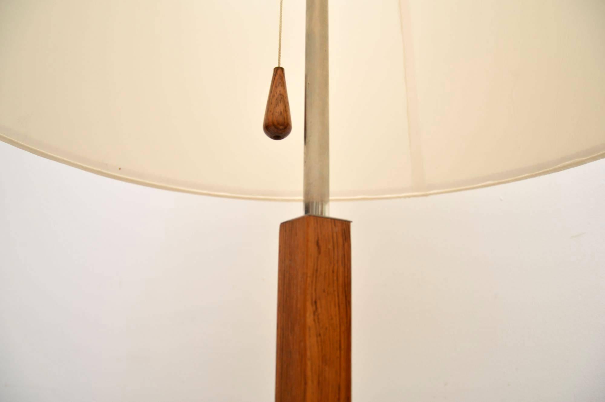 A beautiful vintage Danish standard lamp in wood and chrome, this dates from the 1960s. It’s in excellent condition for its age, with only some extremely minor wear here and there. We have had this re-wired, it’s in good working order.

Measure: