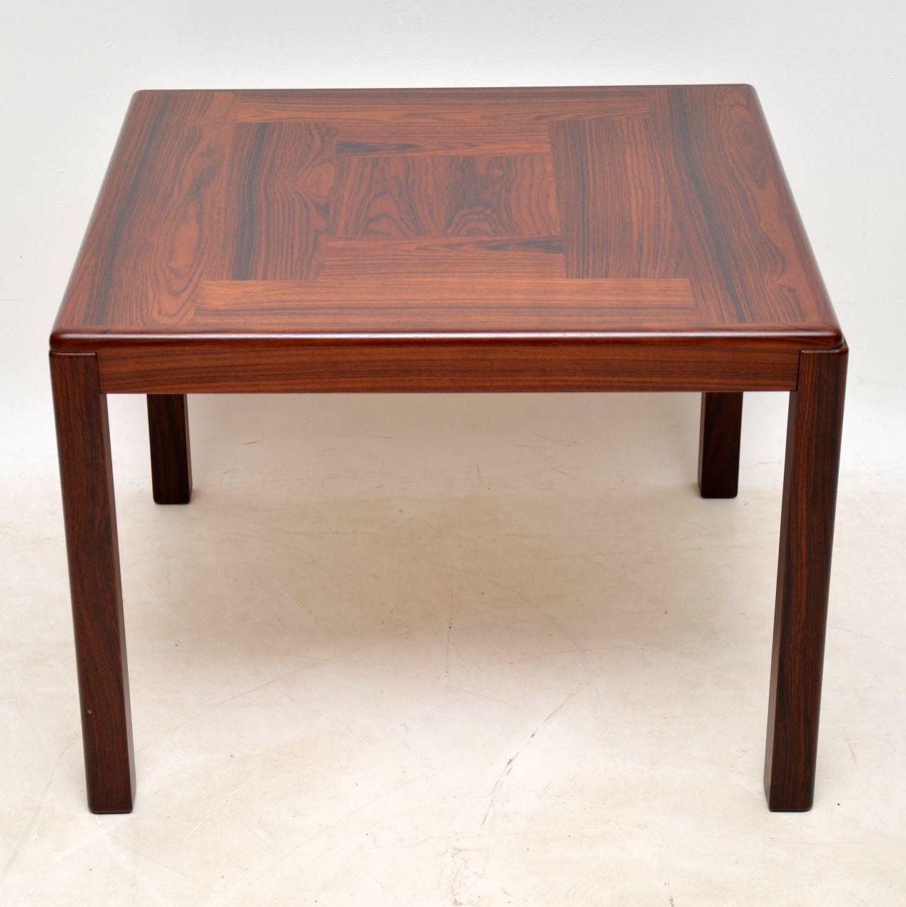 A beautiful and extremely well made Danish wood coffee table, this was made by Vejle-Stole, it dates from circa 1960s-1970s. The condition is amazing for its age, the wood has a lovely colour and stunning grain patterns, there is only some extremely