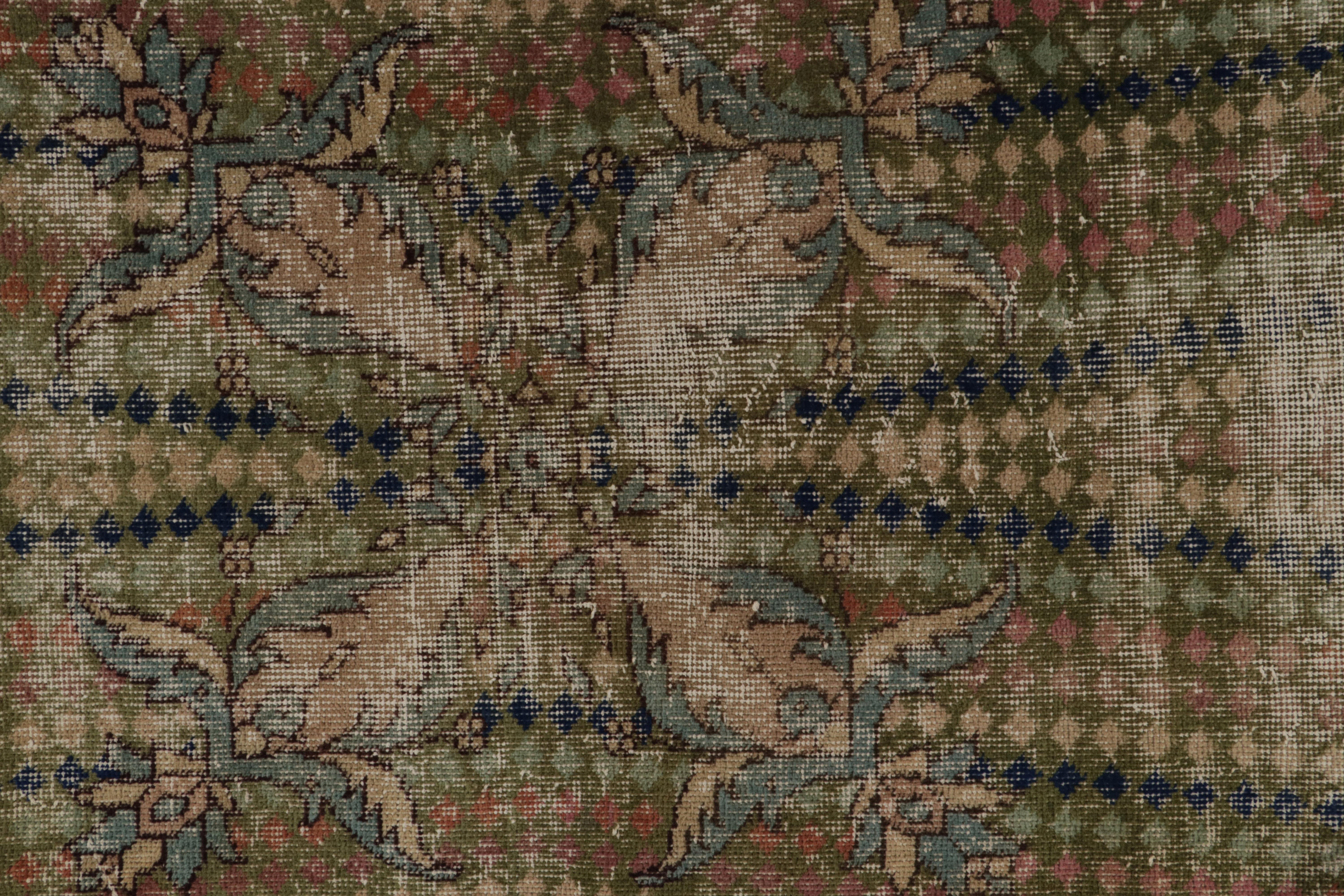 Vintage-Deko-Teppich aus den 1960er Jahren in Grün mit mehrfarbigen geometrischen Mustern von Teppich & Kelim (Türkisch) im Angebot